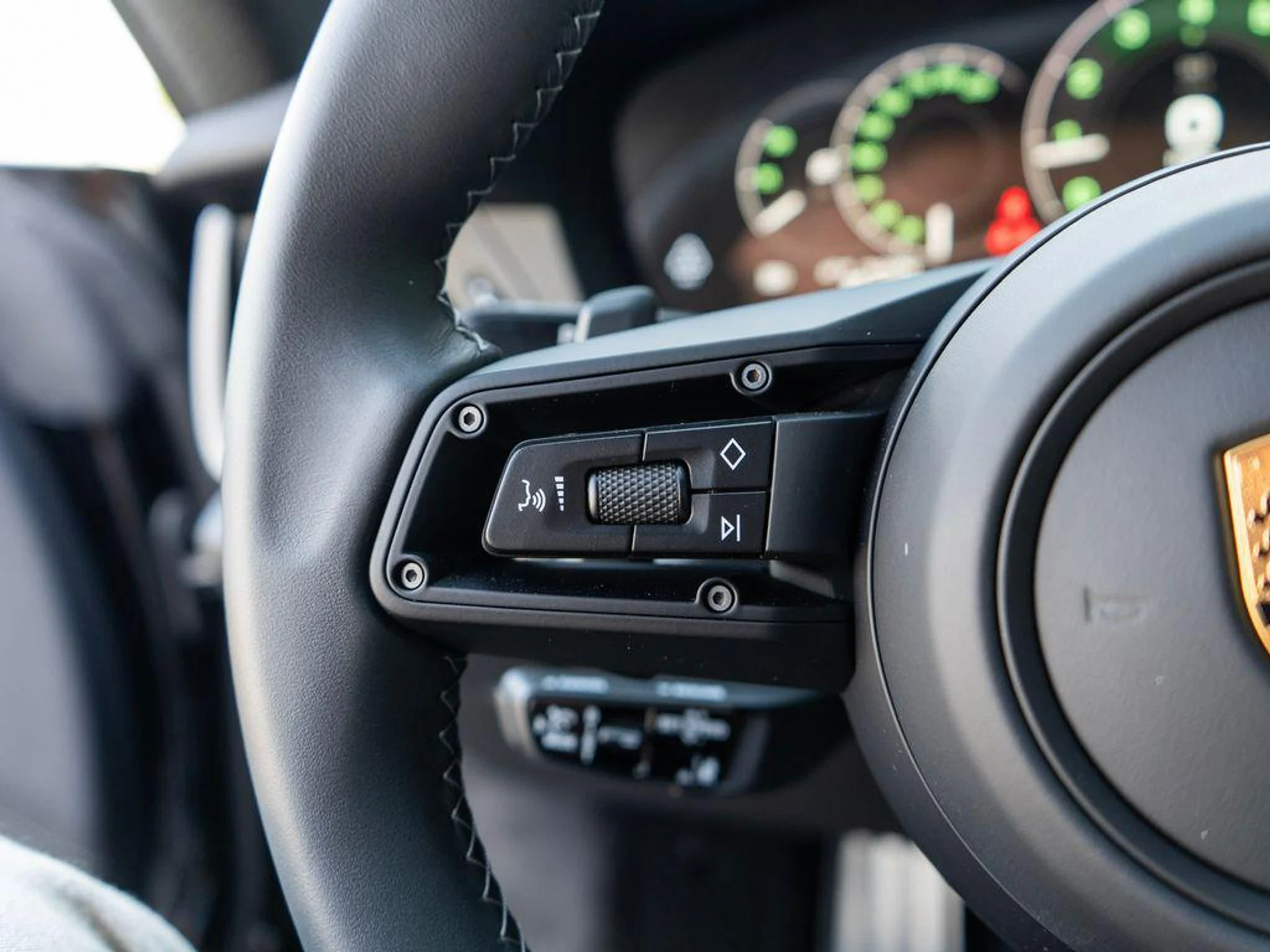 mph019_1762932667_jhj6bk_YC_9_V_Qo_E3_Orc_LH_6_Xa_V4_R0_322e9caa3a