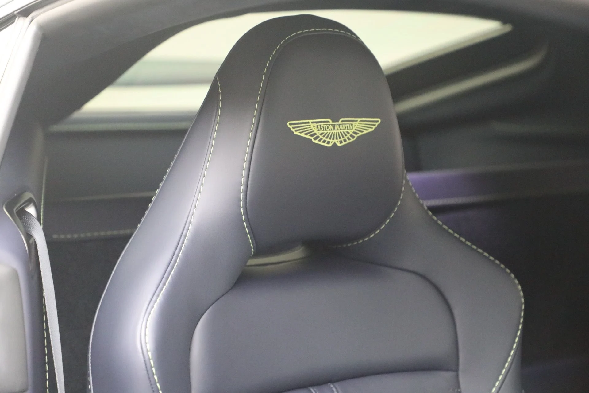 mph019_1770364083_Used_2023_Aston_Martin_Vantage_V12_1777723504_1e46069774