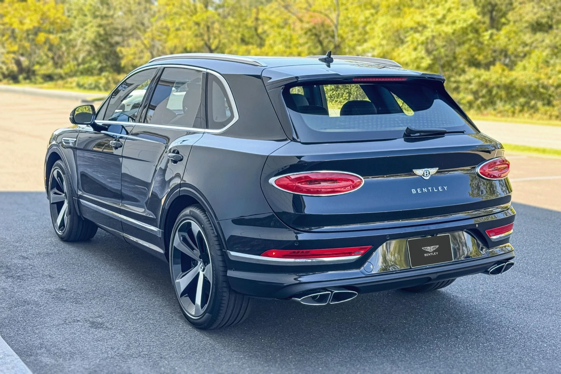 mph019_1770526367_Used_2025_Bentley_Bentayga_V8_1758544256_c7b14f205b