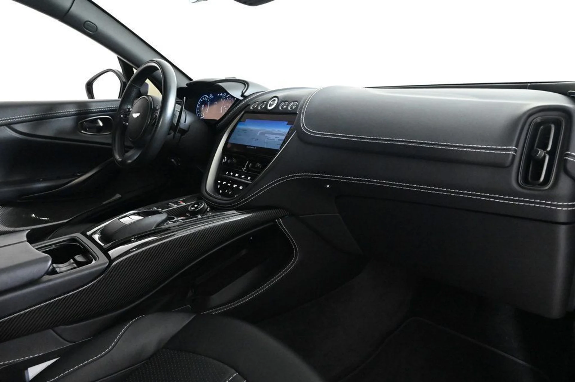 mph019_1771113825_used_2023_aston_martin_dbx_707_11350_22991418_19_1024_d1384ee249