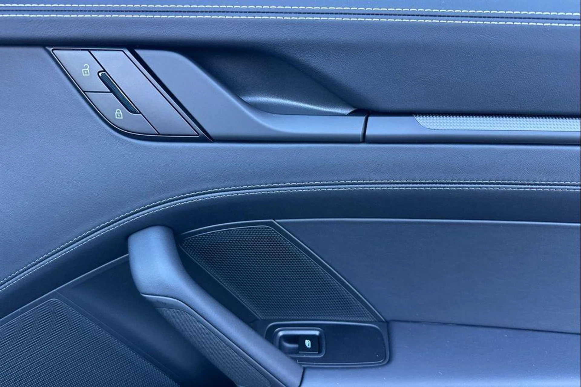 mph019_1782787613_Er_O_Ztf_H_Br7_Cn0o_YX_g5_Juff_M_Xk_80cb651278