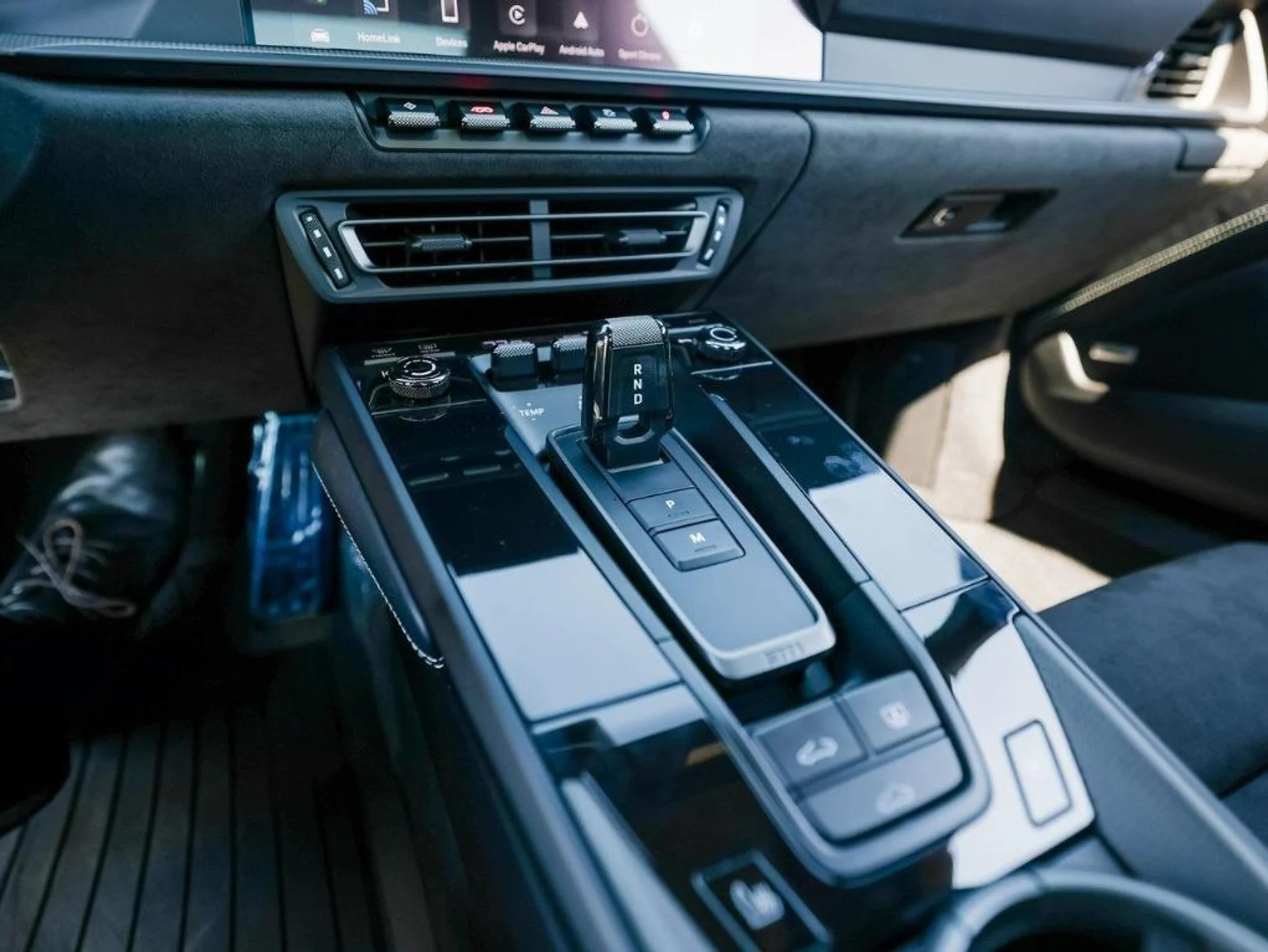 mph019_1789932955_t_T_Up_Rs_Gvm9w_D_RT_8j_C9g0_O_Qkv_Fw_4be29c0ca3