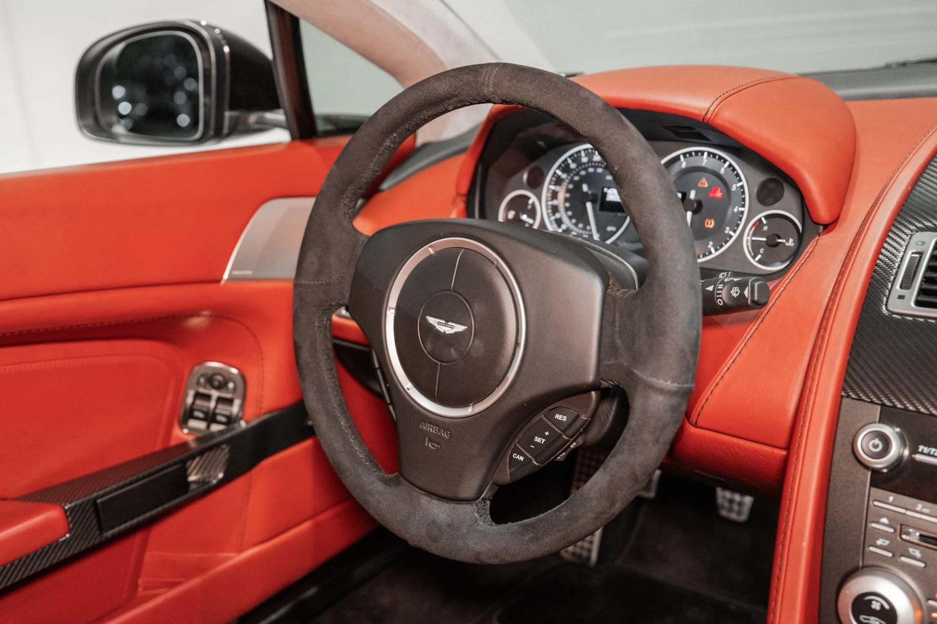 mph019_1797573896_Used_2011_Aston_Martin_V12_Vantage_1762183015_b9fc2d24a7