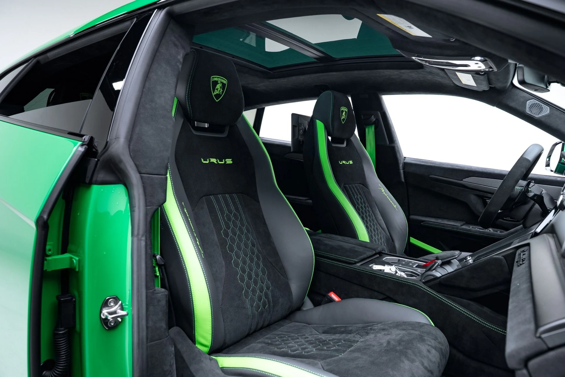 mph019_1804077248_Used_2023_Lamborghini_Urus_Performante_1776122836_6ca963a2fe