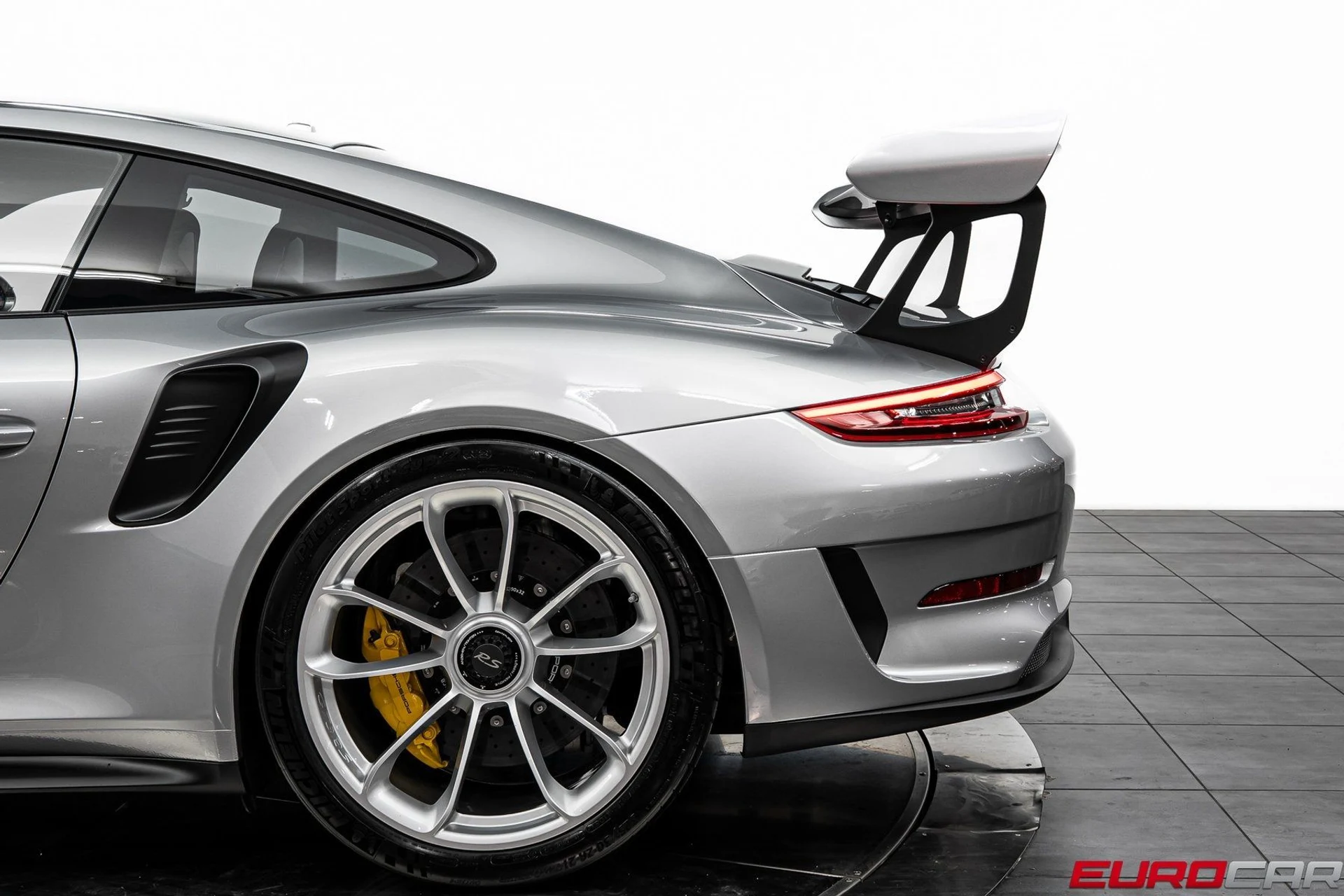 mph019_1808862711_image_20_2ca51b9b33