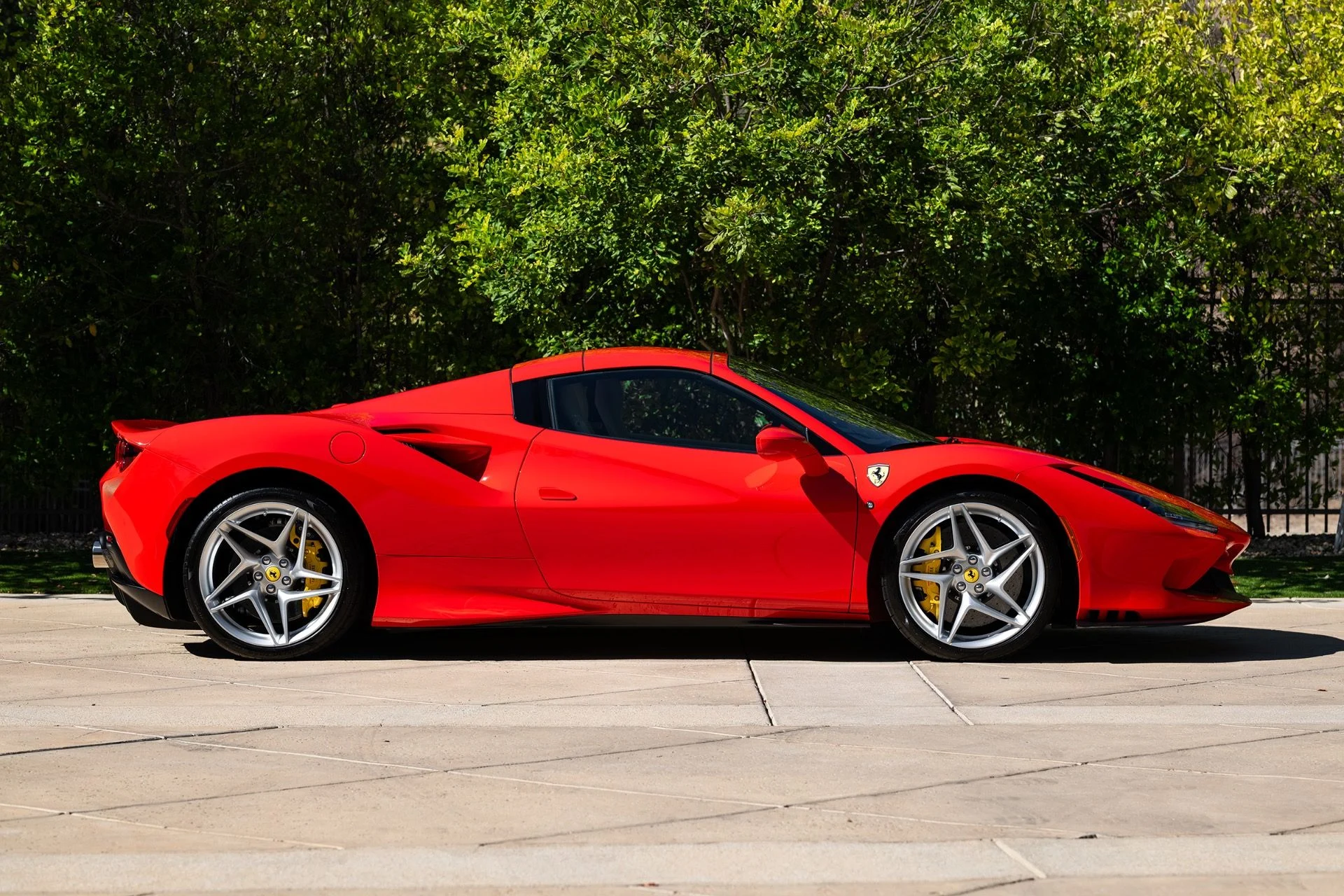mph019_1815279696_Used_2022_Ferrari_F8_Spider_1791574017_0b21a401c8