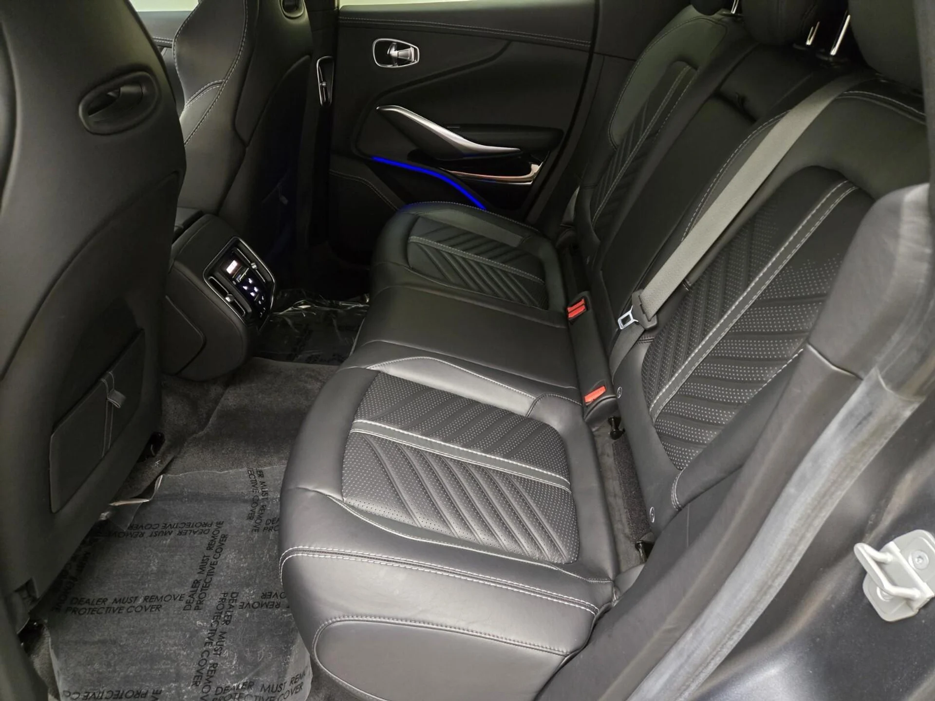 mph019_1824131226_Used_2023_Aston_Martin_DBX_707_1769582751_c3a60f914e