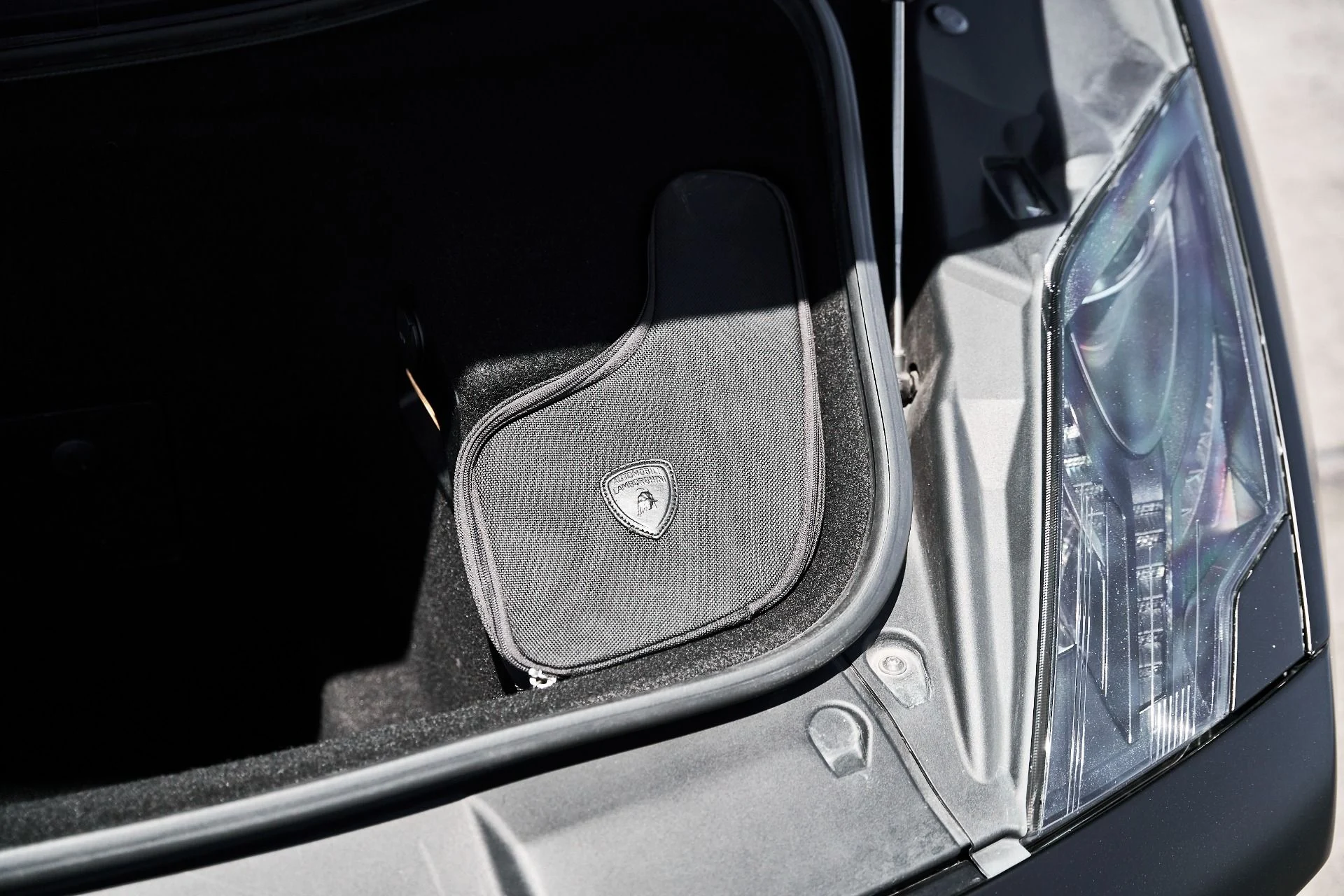 mph019_1826272140_Used_2010_Lamborghini_Gallardo_LP_560_4_1781313844_f5b60a0c4d