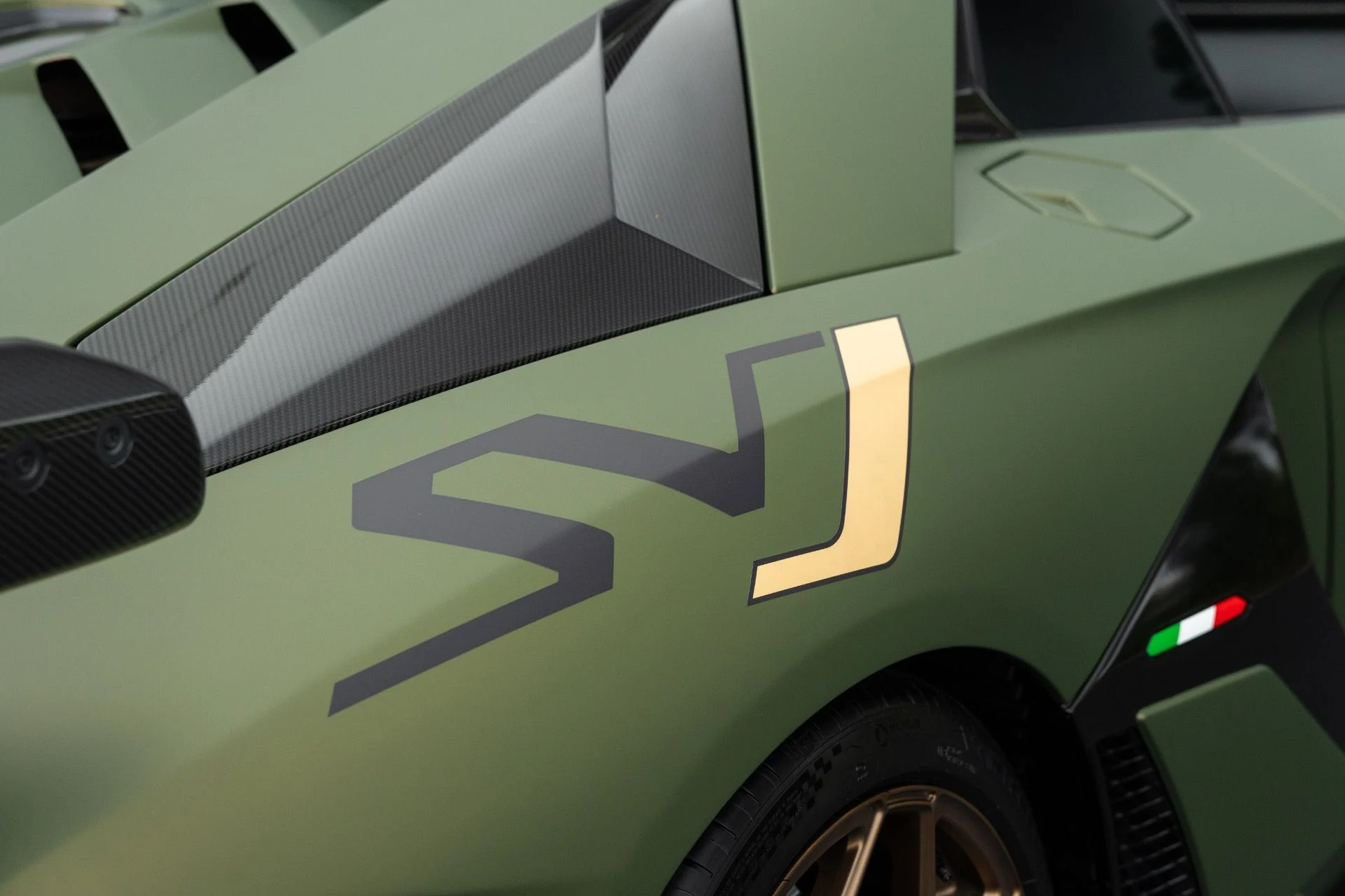 mph019_1826979928_Used_2021_Lamborghini_Aventador_LP_770_4_SVJ_Roadster_1773716701_54e4ea5a6d