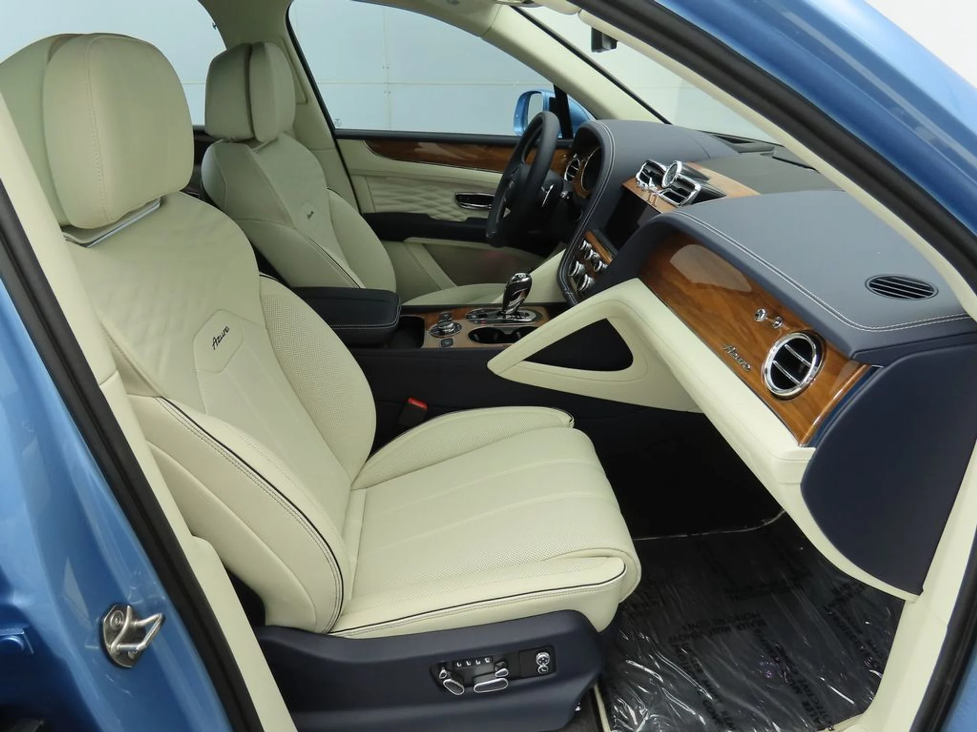 mph019_1829016165_new_2025_bentley_bentayga_v8awd_8119_22909990_20_1024_d64a57bcf2