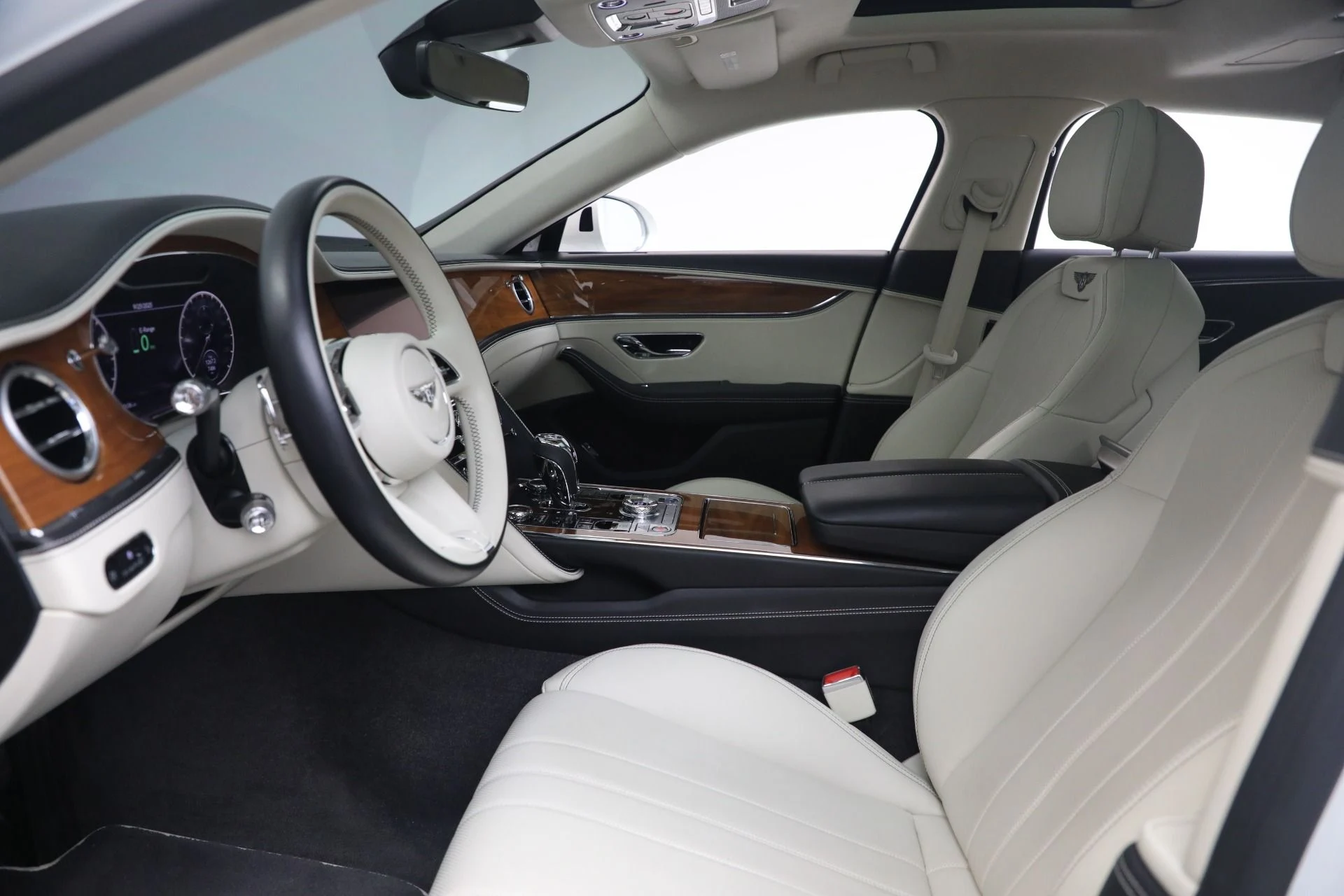 mph019_1834813091_Used_2024_Bentley_Flying_Spur_Hybrid_9727a5695f