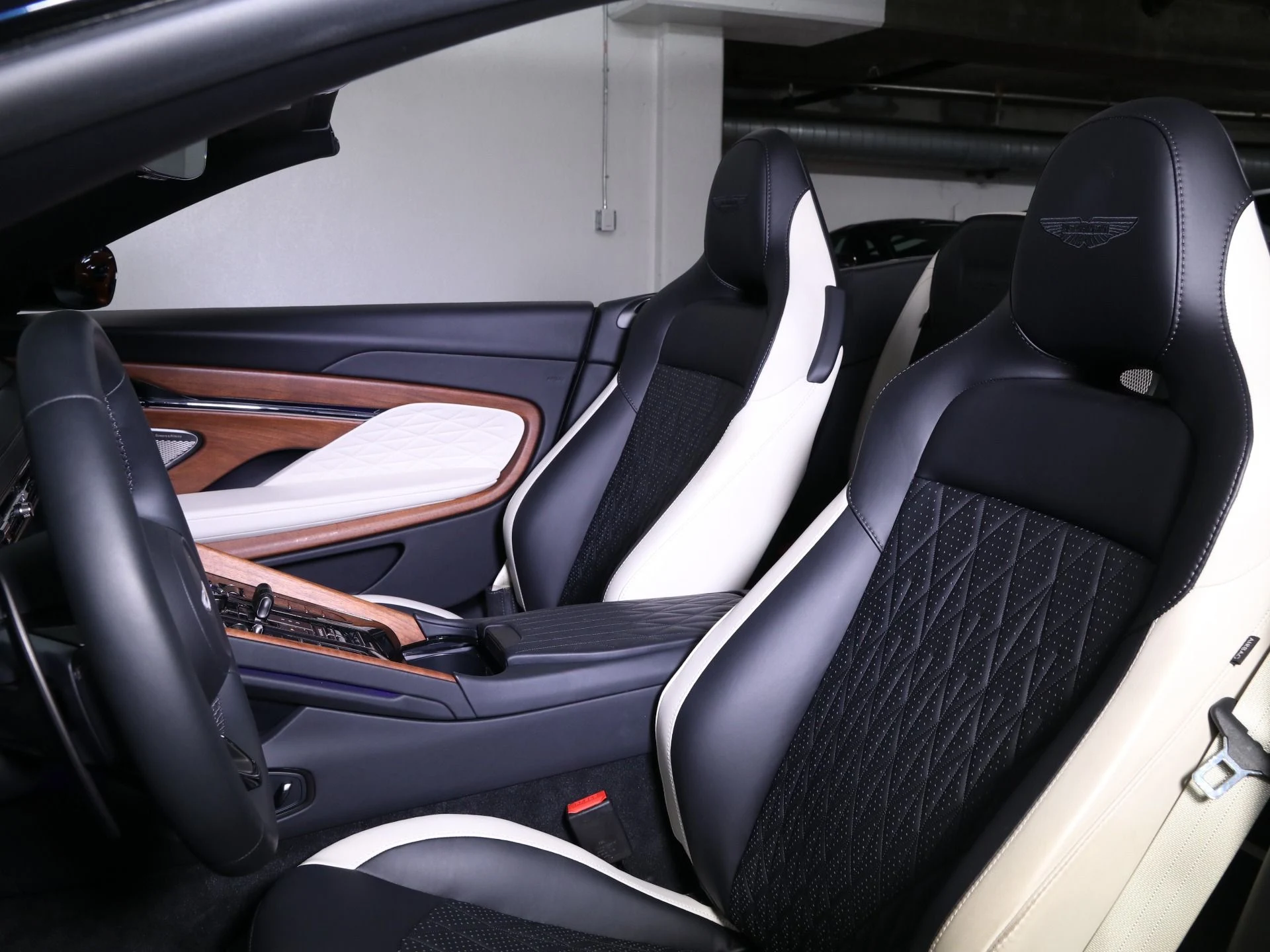 mph019_1840583649_Used_2025_Aston_Martin_DB_12_Volante_1758482753_e20d7e9893