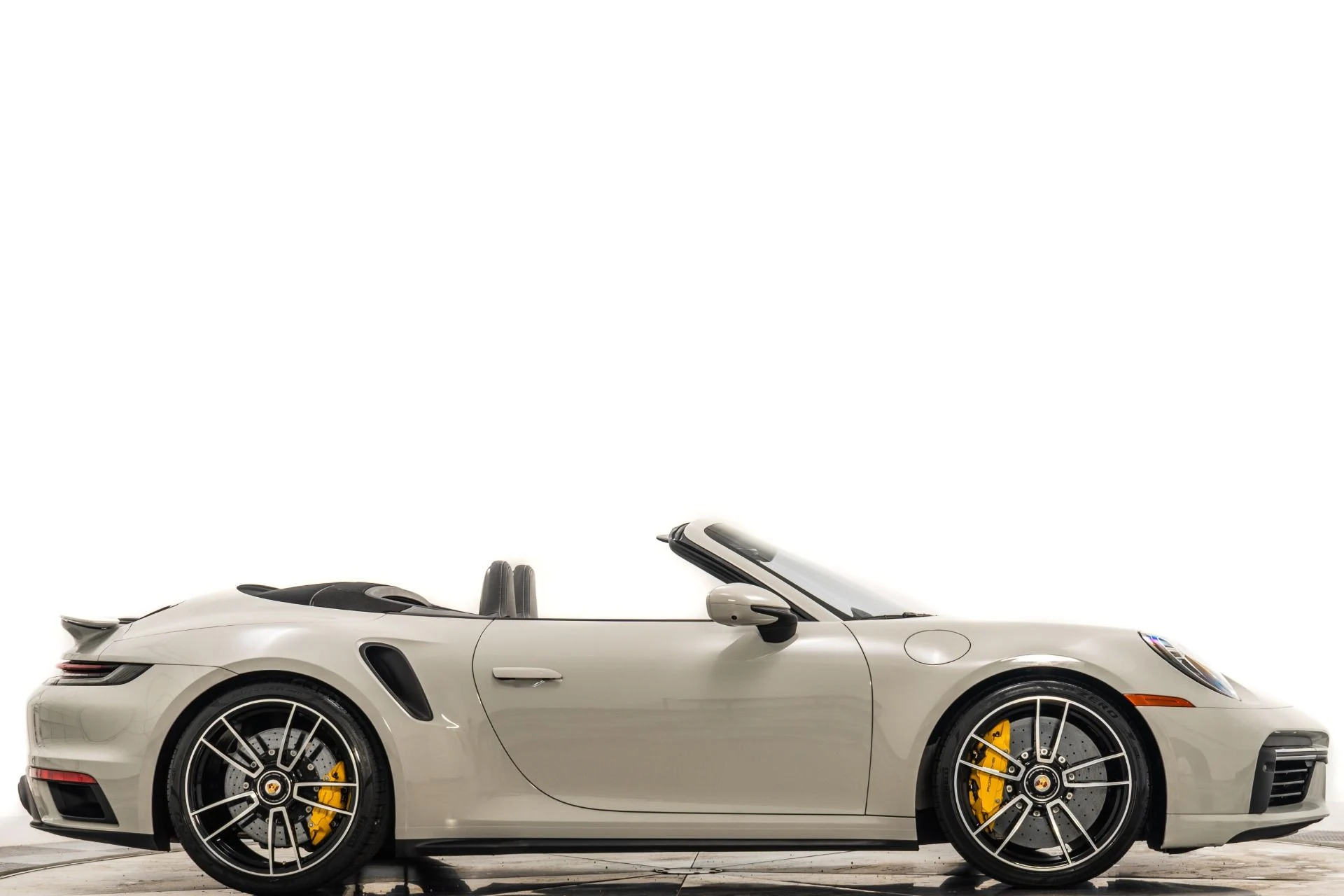 mph019_1856965815_Used_2023_Porsche_911_Turbo_S_Cabriolet_1759781880_58dea3d917