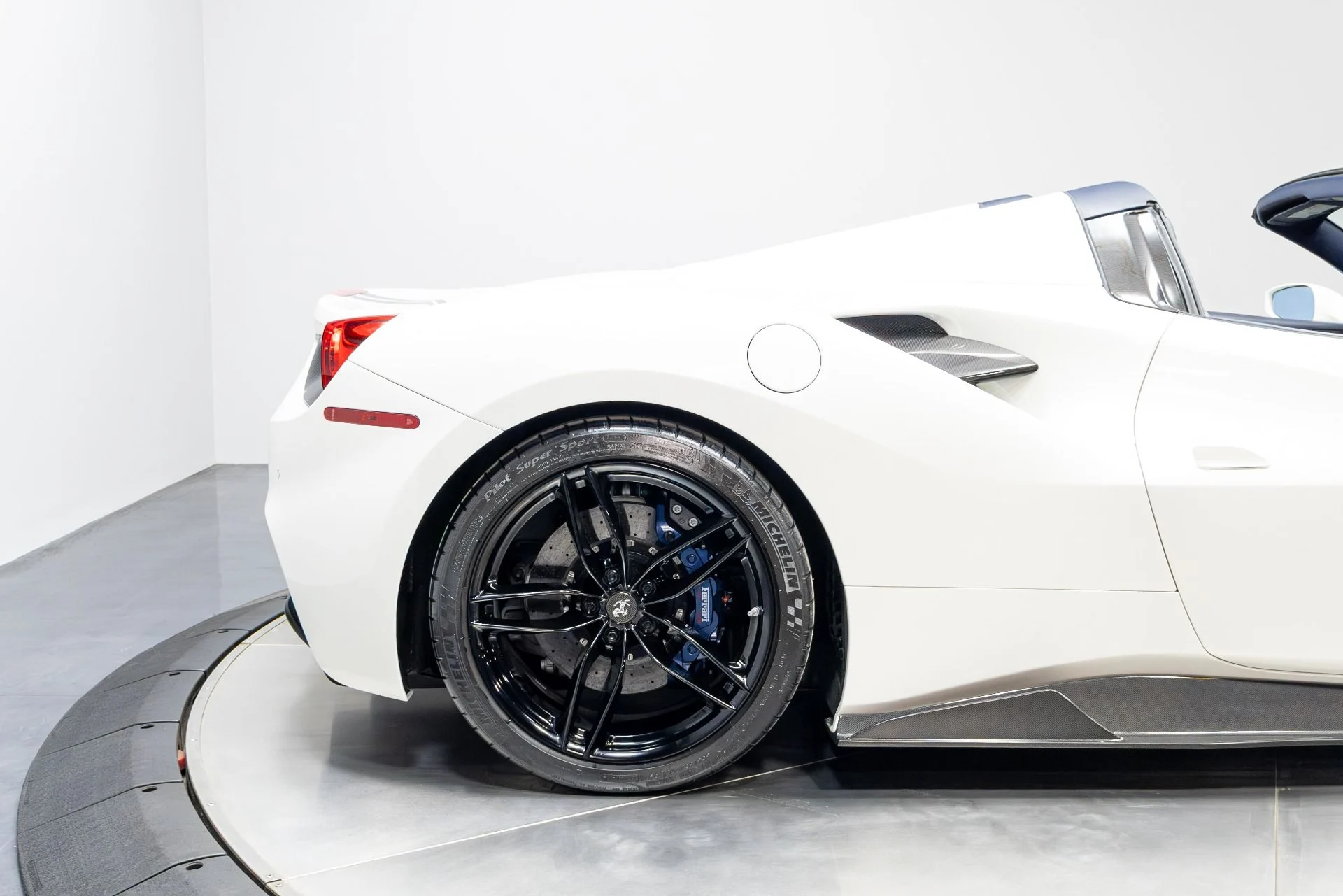 mph019_1859981254_Used_2018_Ferrari_488_Spider_1774434782_57d0dabf74