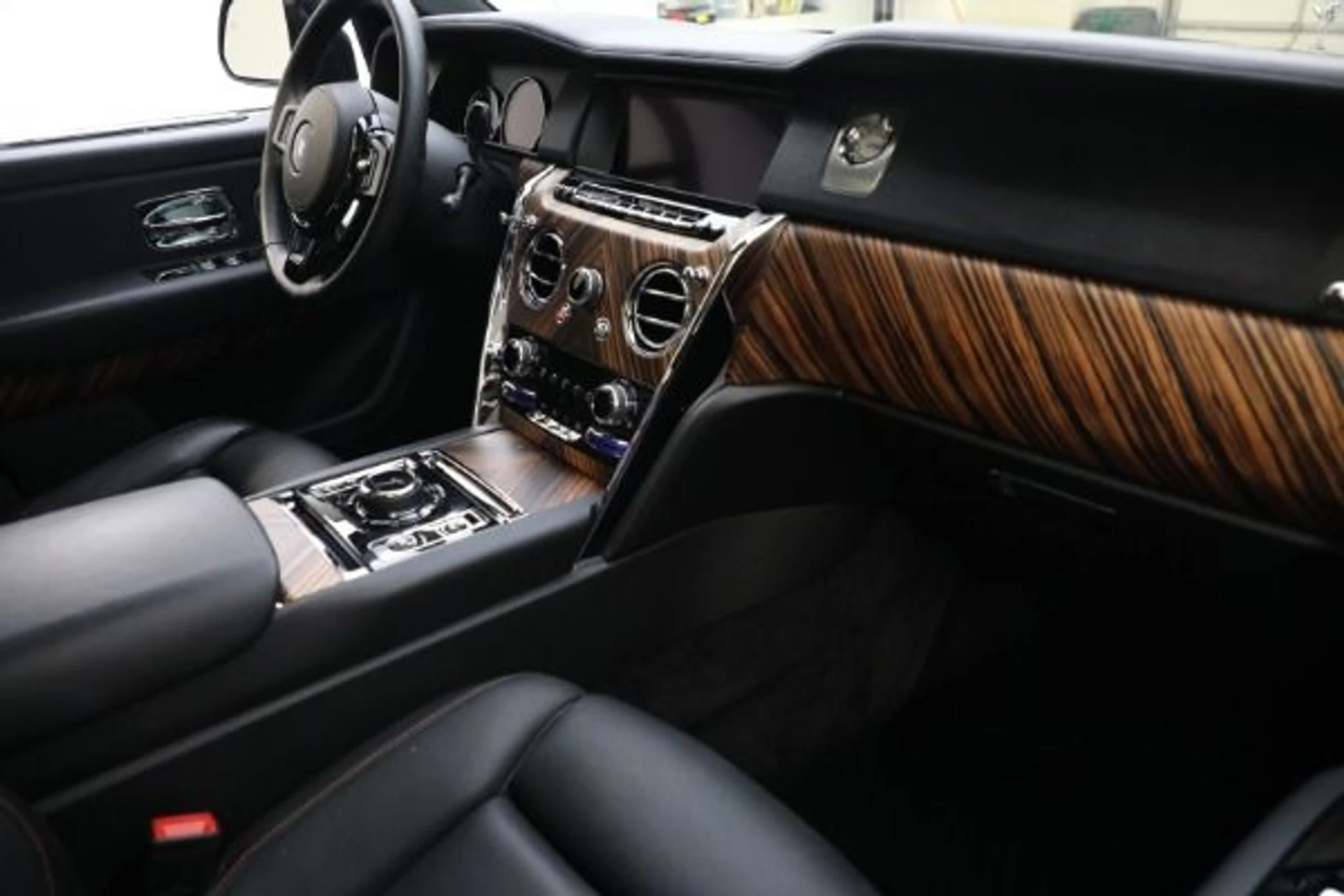 mph019_1889059915_Used_2019_Rolls_Royce_Cullinan_d5581613f2