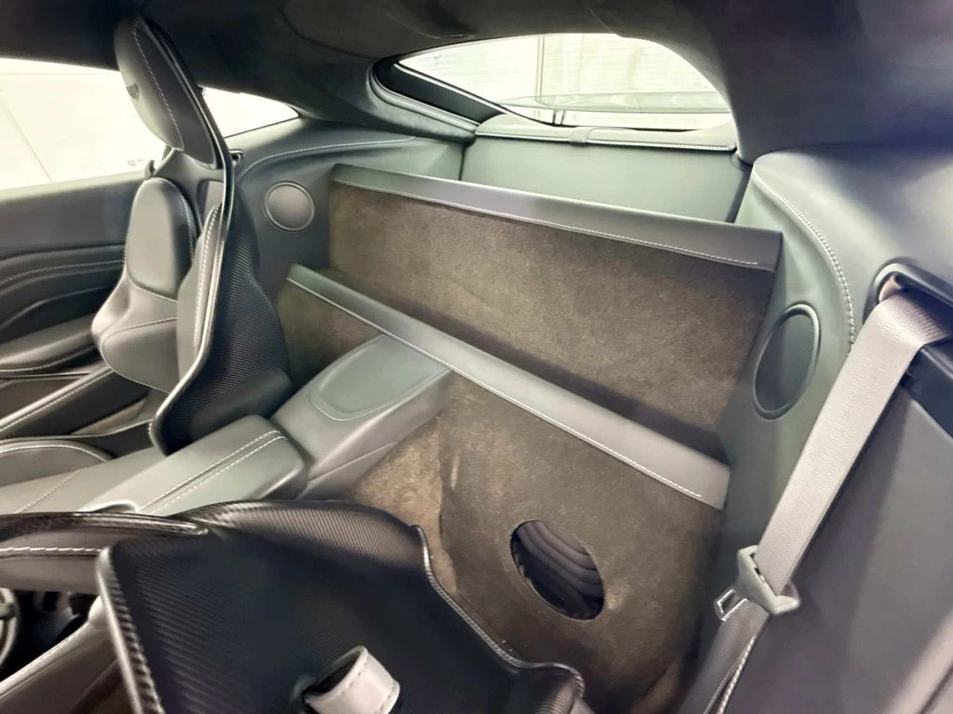 mph019_1893151165_used_2023_aston_martin_vantage_v12coupe_8119_23004338_20_1024_26a18d8c59