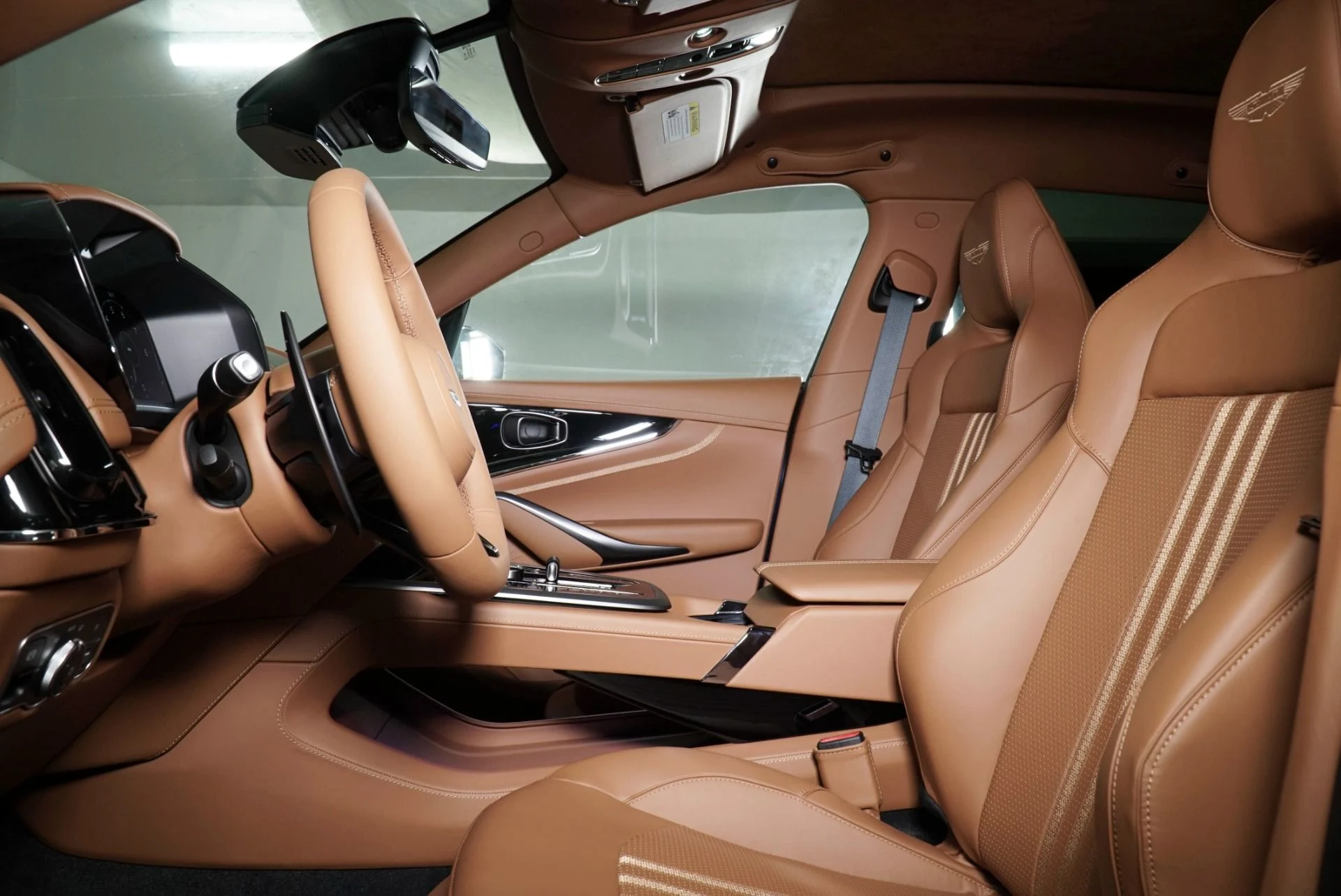 mph019_1893421995_New_2026_Aston_Martin_DBX_707_1769300415_60e22e06dc