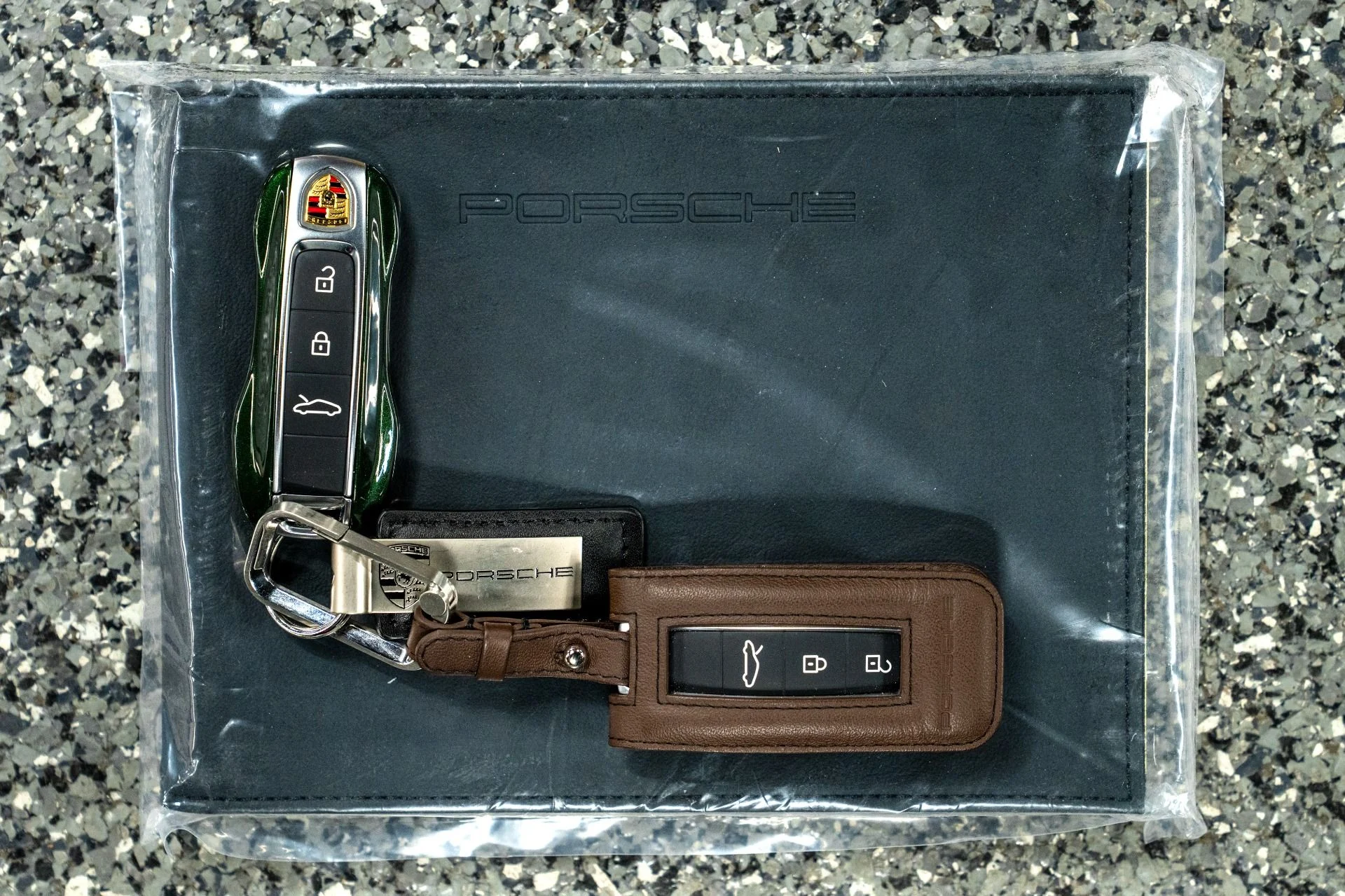 mph019_1898575375_Used_2026_Porsche_911_Targa_4_GTS_T_Hybrid_Club_Leather_Interior_Carbon_Ceramic_Brakes_1768506443_ac90c4e0d1