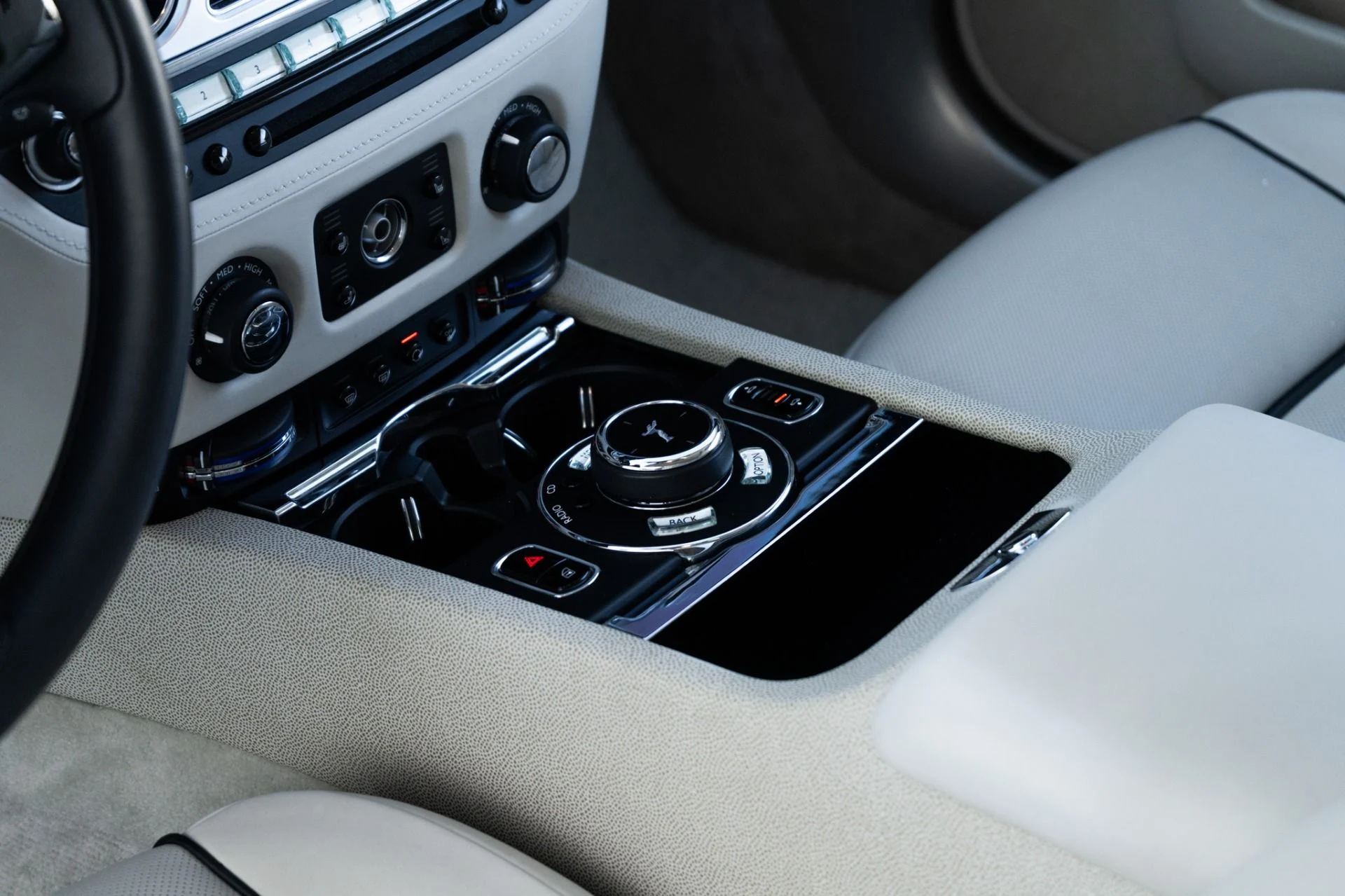 mph019_1901474008_Used_2014_Rolls_Royce_Wraith_1761760080_f250f9a111