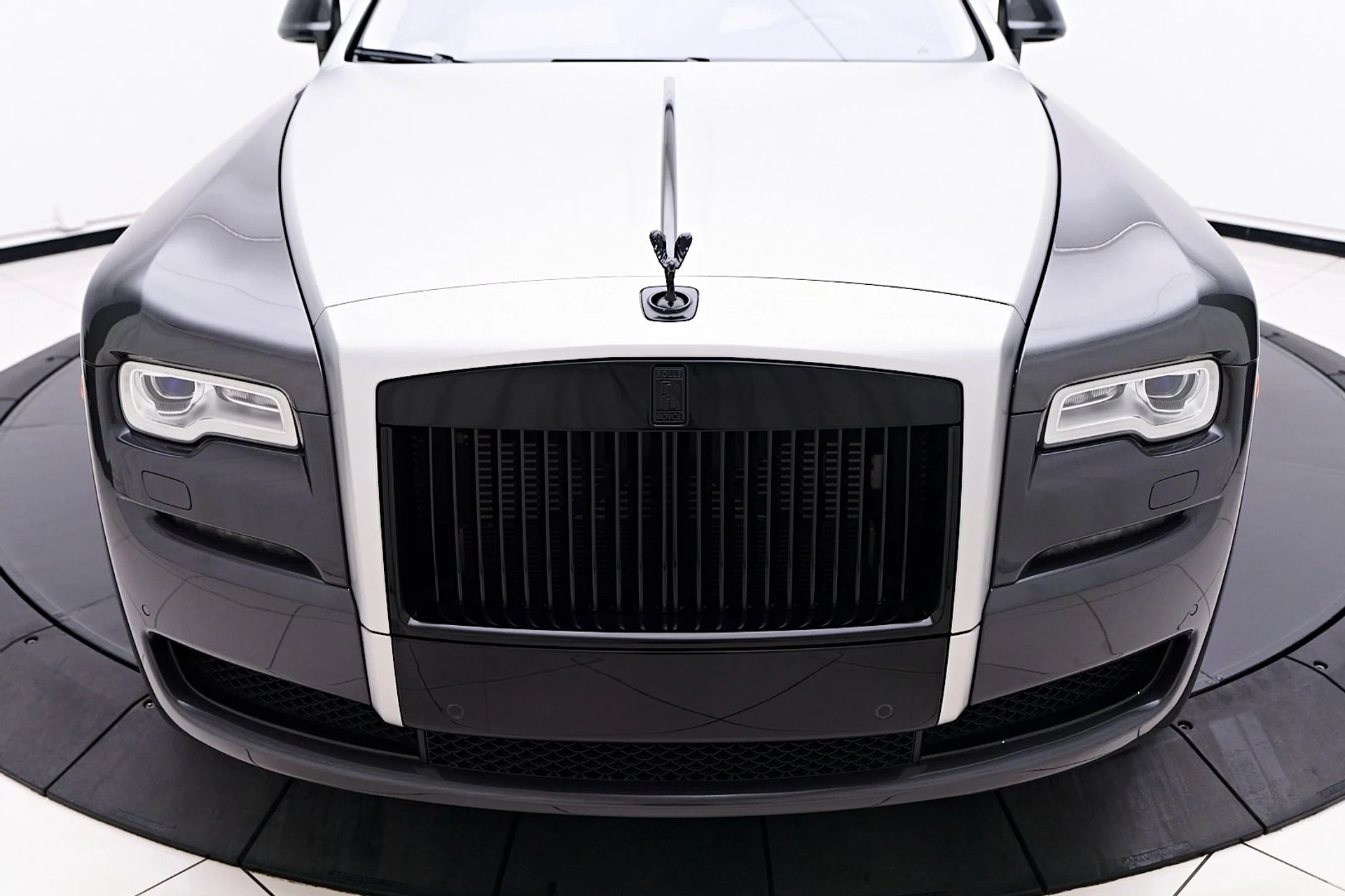 mph019_193790459_Used_2017_Rolls_Royce_Ghost_Base_1743559500_a26a51b936