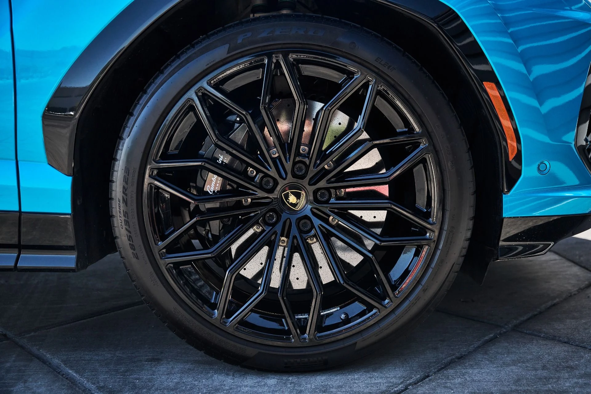 mph019_1947650522_Used_2025_Lamborghini_Urus_SE_1781314195_44228858d3