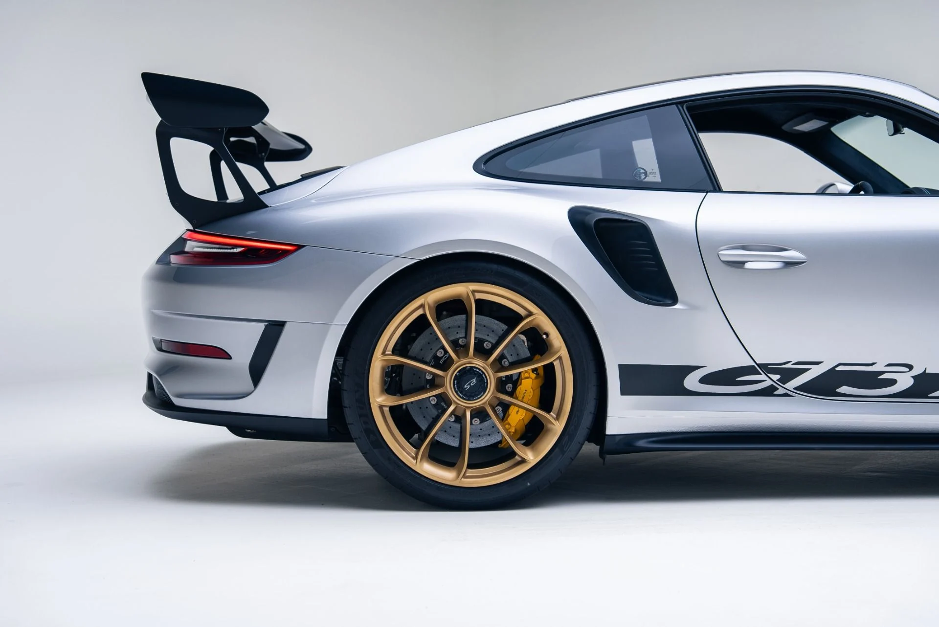 mph019_1949346105_Used_2019_Porsche_911_GT_3_RS_1764709601_43700b2aba