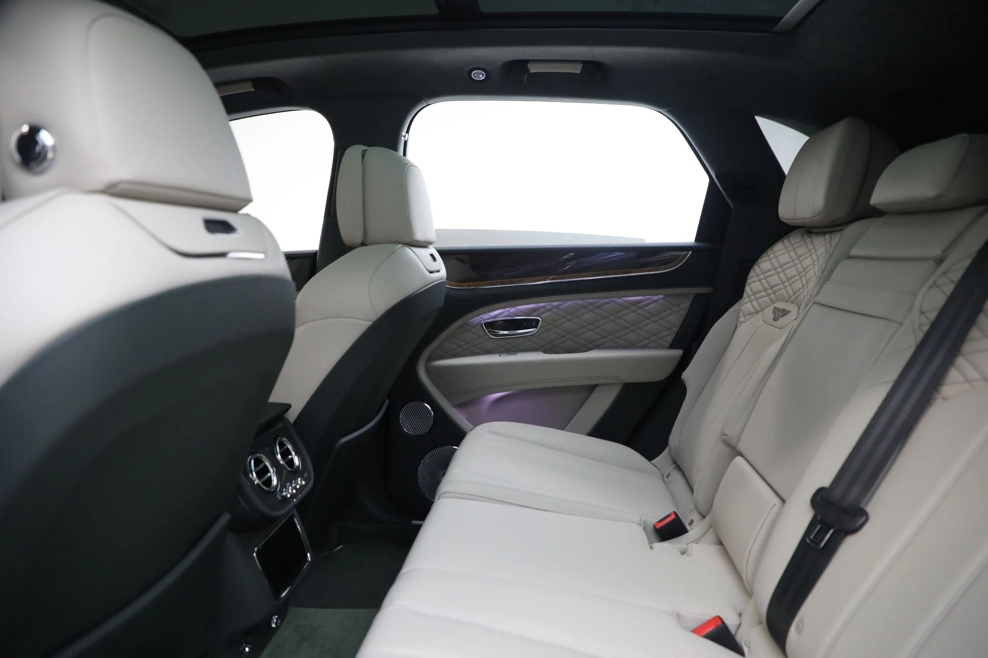 mph019_194970096_New_2023_Bentley_Bentayga_V8_8b5e8b47a7