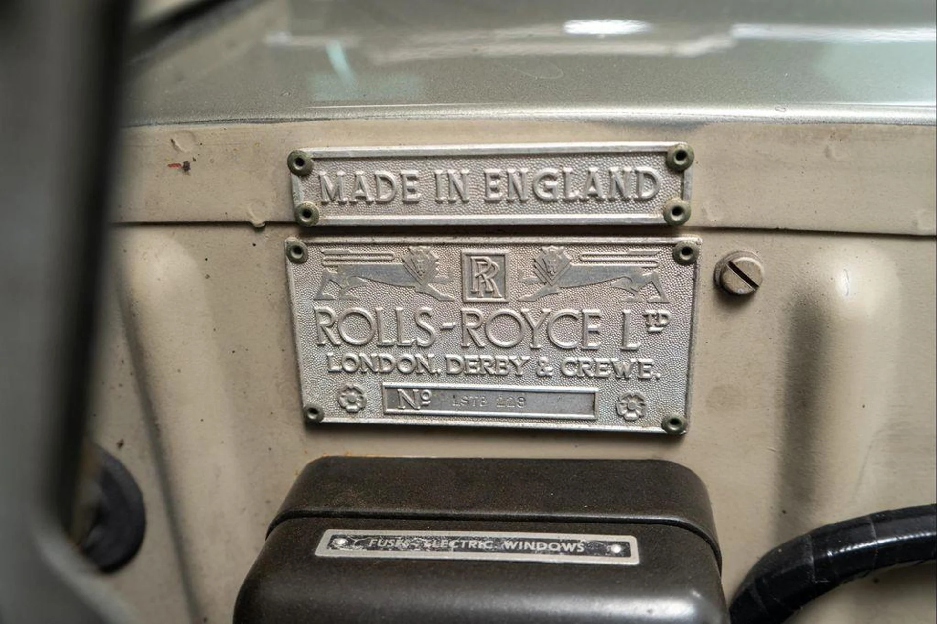 mph019_1950318086_ey7j_PRE_0ic_A3f_CI_63s_VCOAKE_7hw_4f17c19251