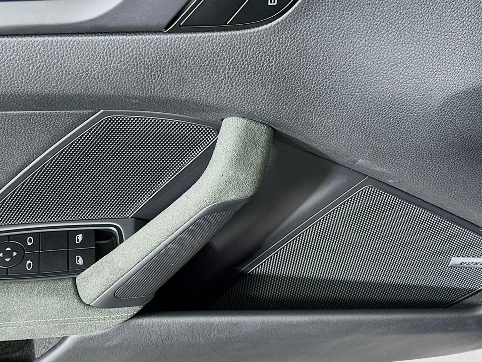 mph019_195320503_5b3155c710c211bf95c47049ad414ab2x_7a8c1186e6