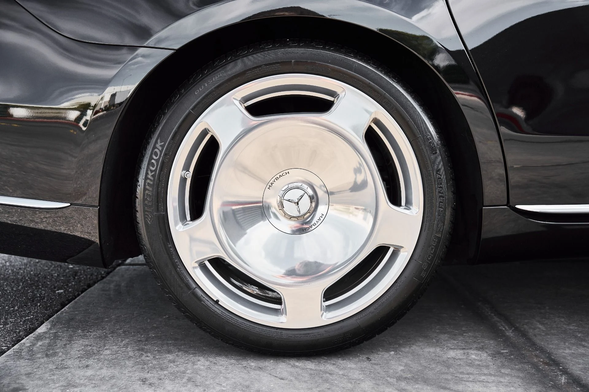 mph019_1954445629_Used_2024_Mercedes_Benz_S_Class_Maybach_S_580_1779327312_f5be158101