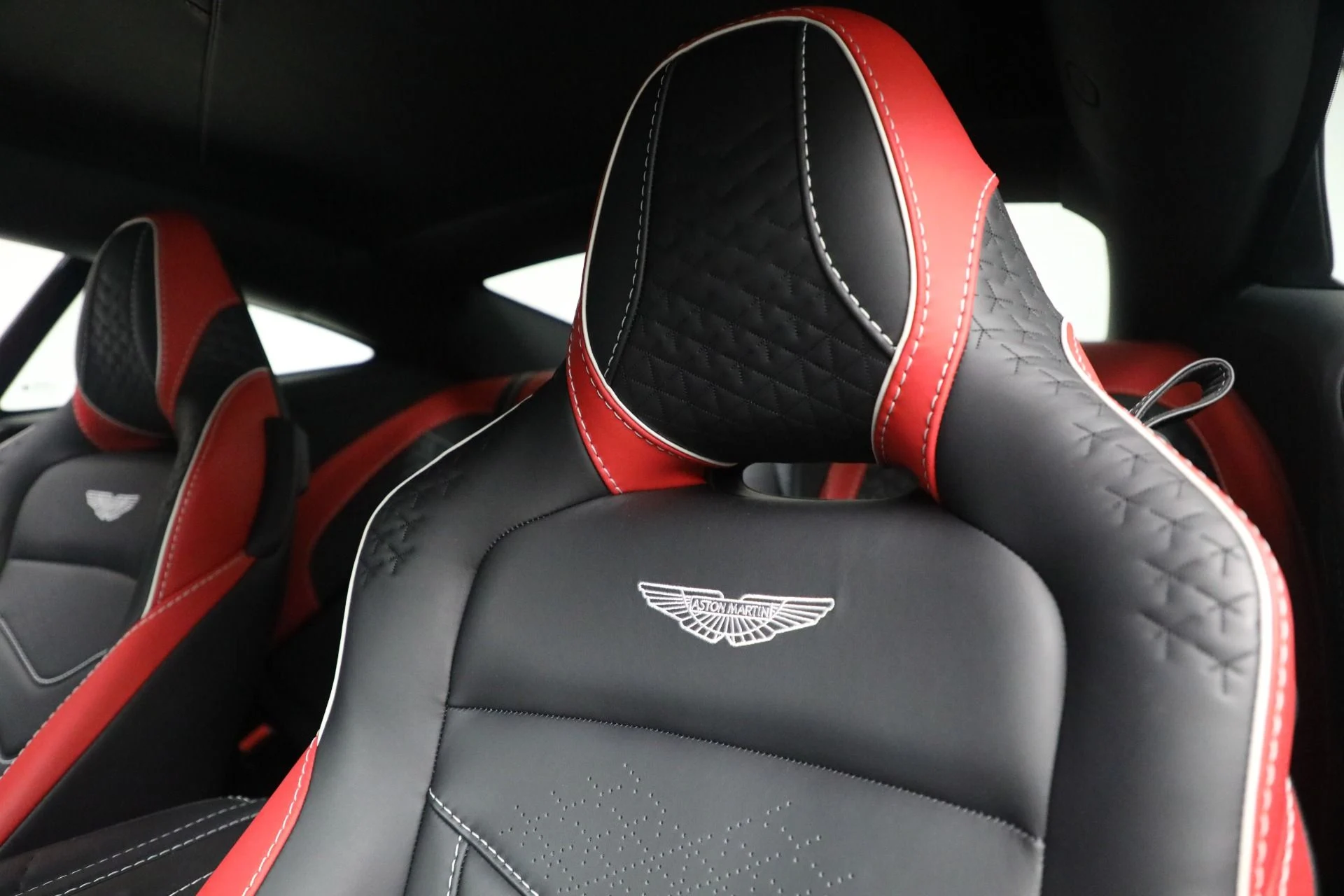 mph019_1956959791_Used_2023_Aston_Martin_DBS_Superleggera_9008a2a84f