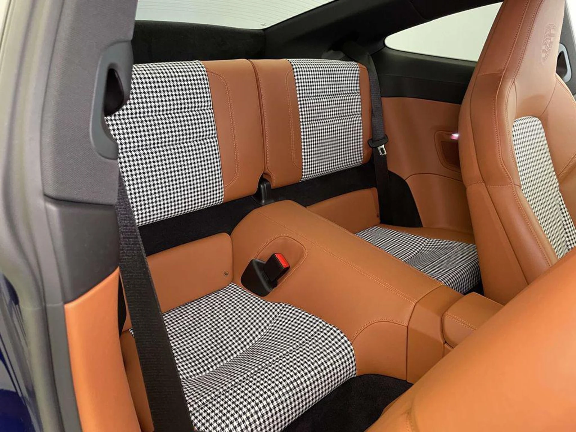 mph019_1957083124_6qmft_F2_V_Erpq_O_Afes_S65y_OPK_Rs4_927769a013