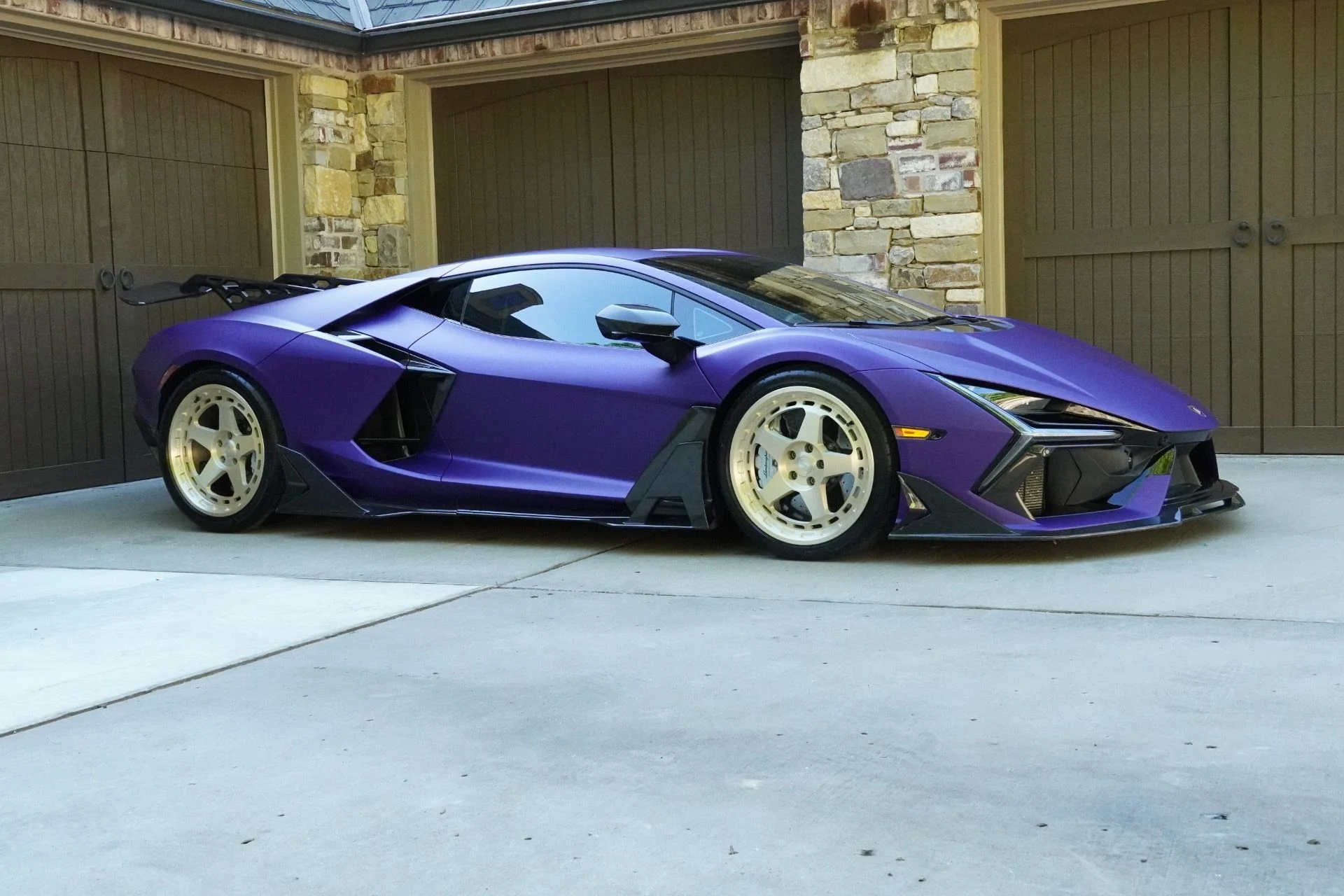 mph019_1959507796_Used_2024_Lamborghini_Revuelto_1781191894_68463b84b7