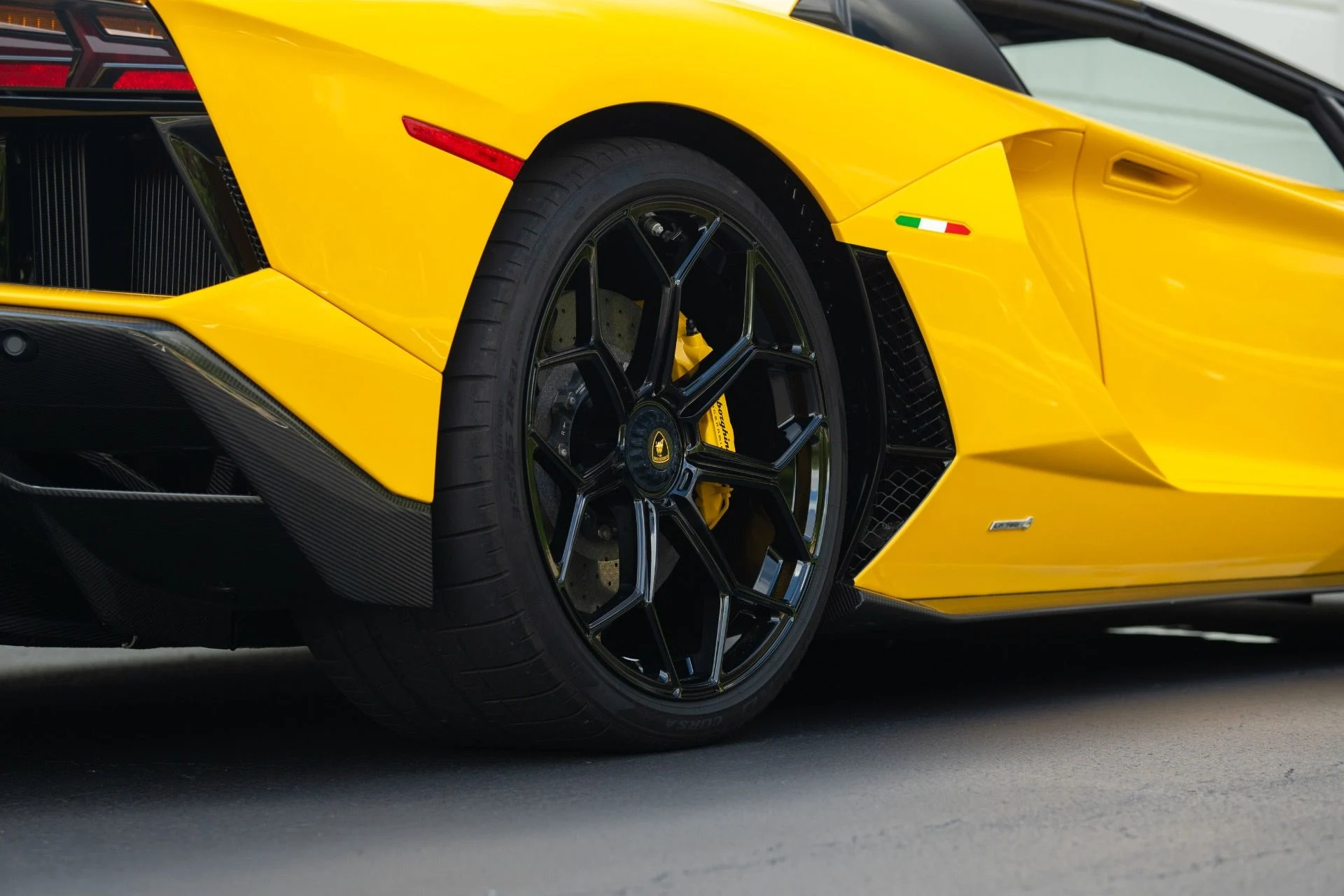 mph019_196409820_Used_2022_Lamborghini_Aventador_LP_780_4_Ultimae_1757714109_e3ce5f16f3