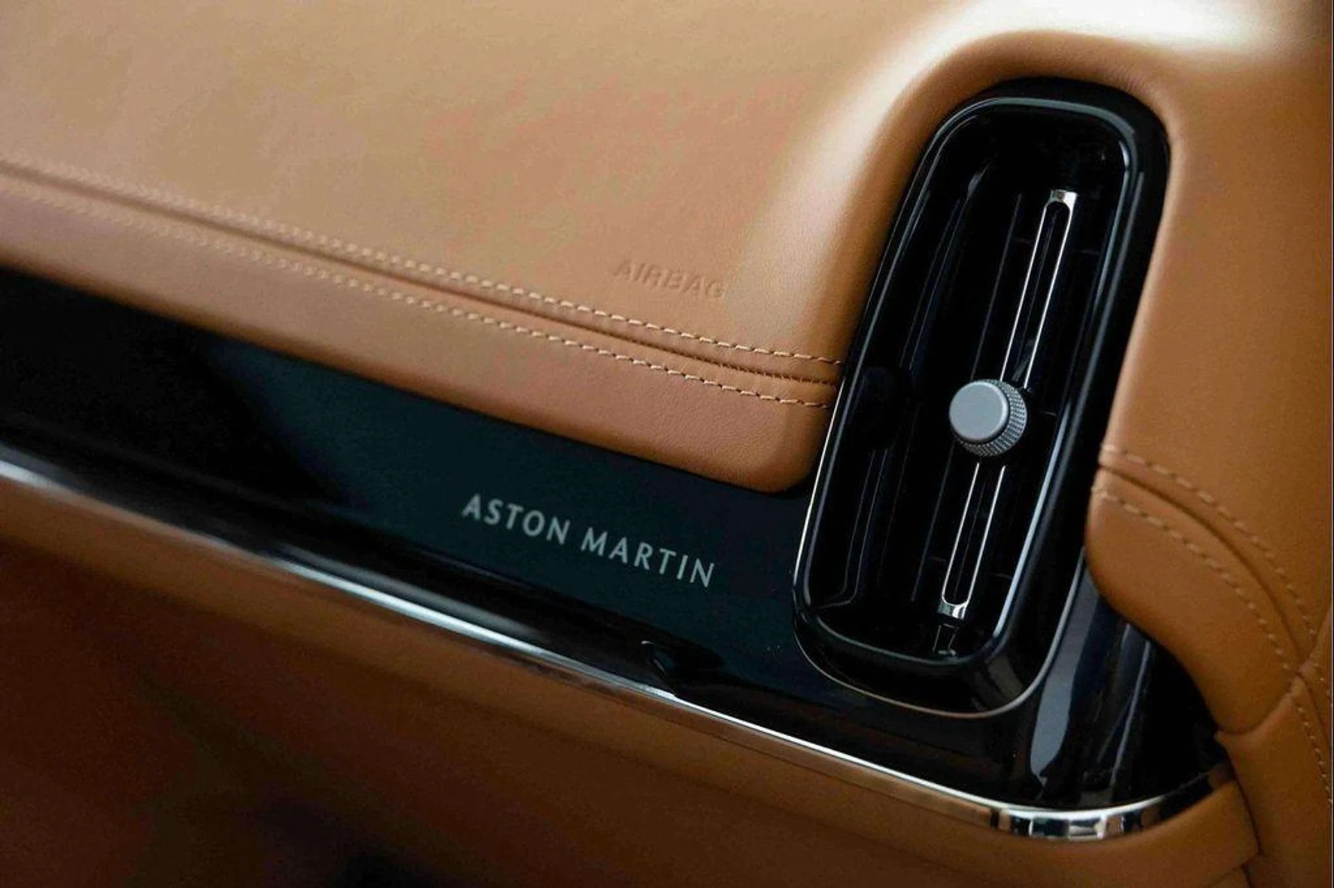 mph019_196762654_q_Emj3_Tl_VCE_3_L_Sr_MQ_Fc_Aq_Cts_K_Lk_7b35c25bb5