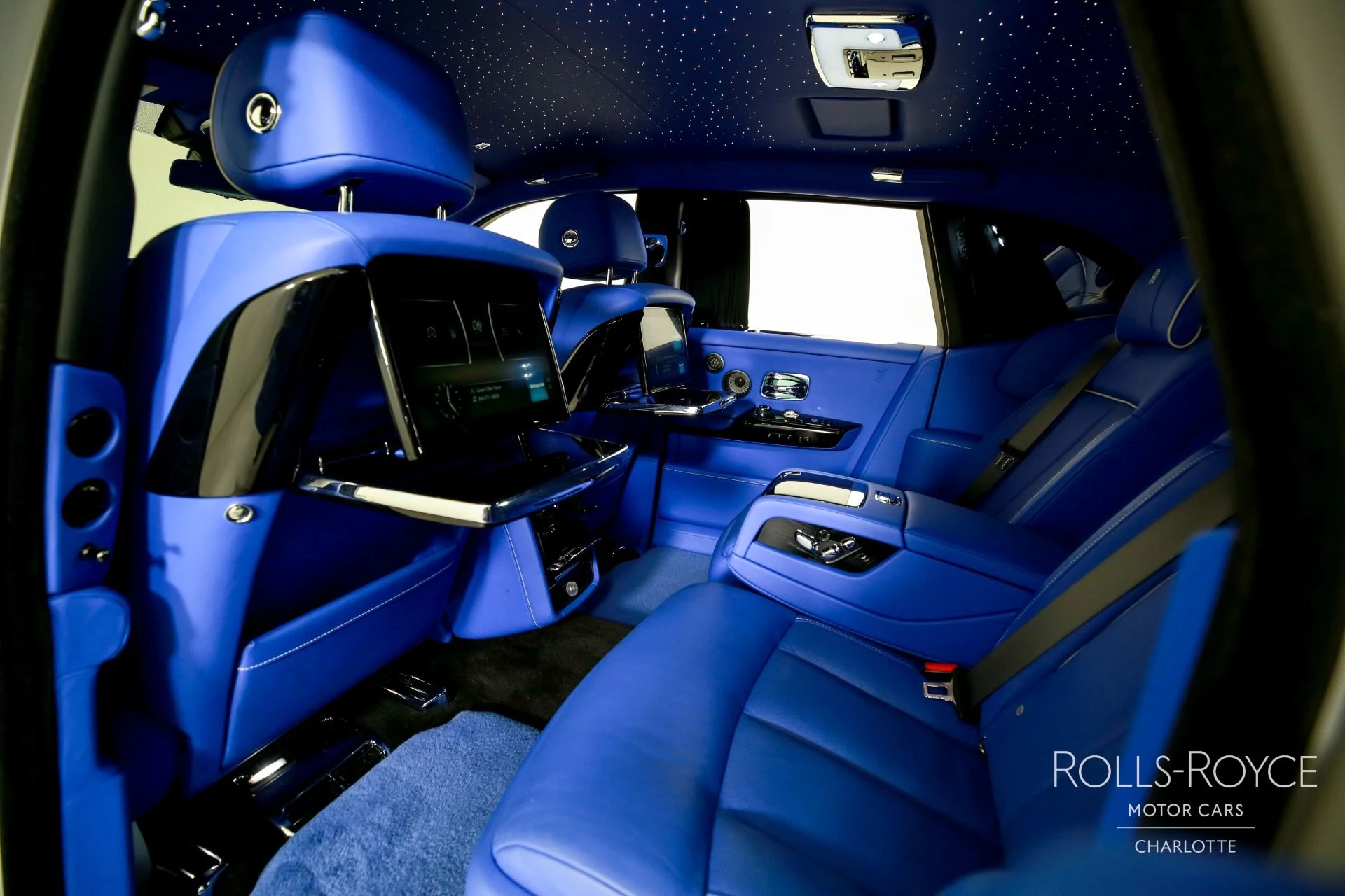 mph019_1976108280_Used_2024_Rolls_Royce_Phantom_1789145649_742dffdec2