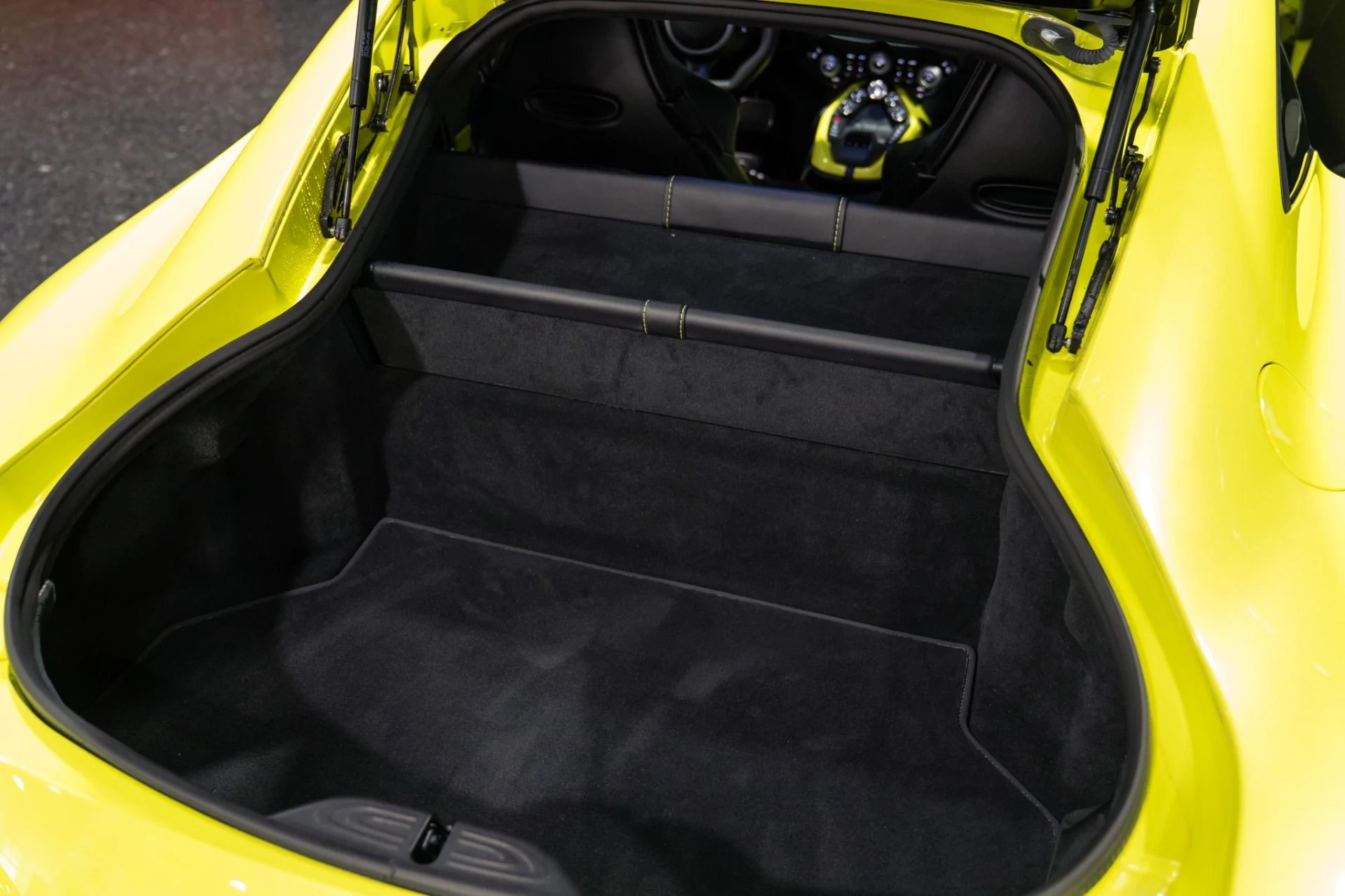 mph019_1978209010_Used_2019_Aston_Martin_Vantage_Paint_Matched_Interior_Trim_1785943447_8234663fd9
