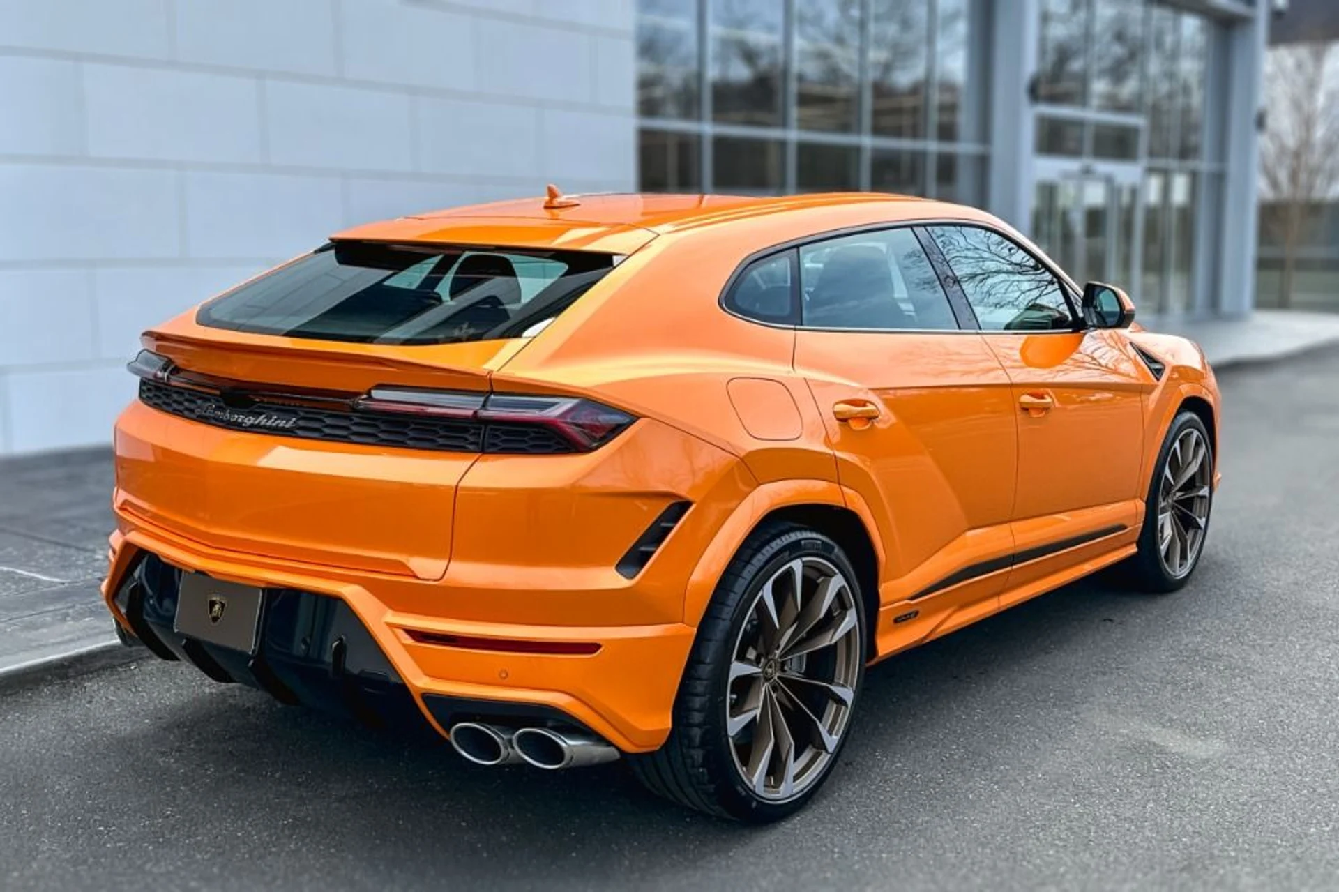 mph019_1980725189_New_2026_Lamborghini_Urus_SE_1776108765_ba9e16ba5f