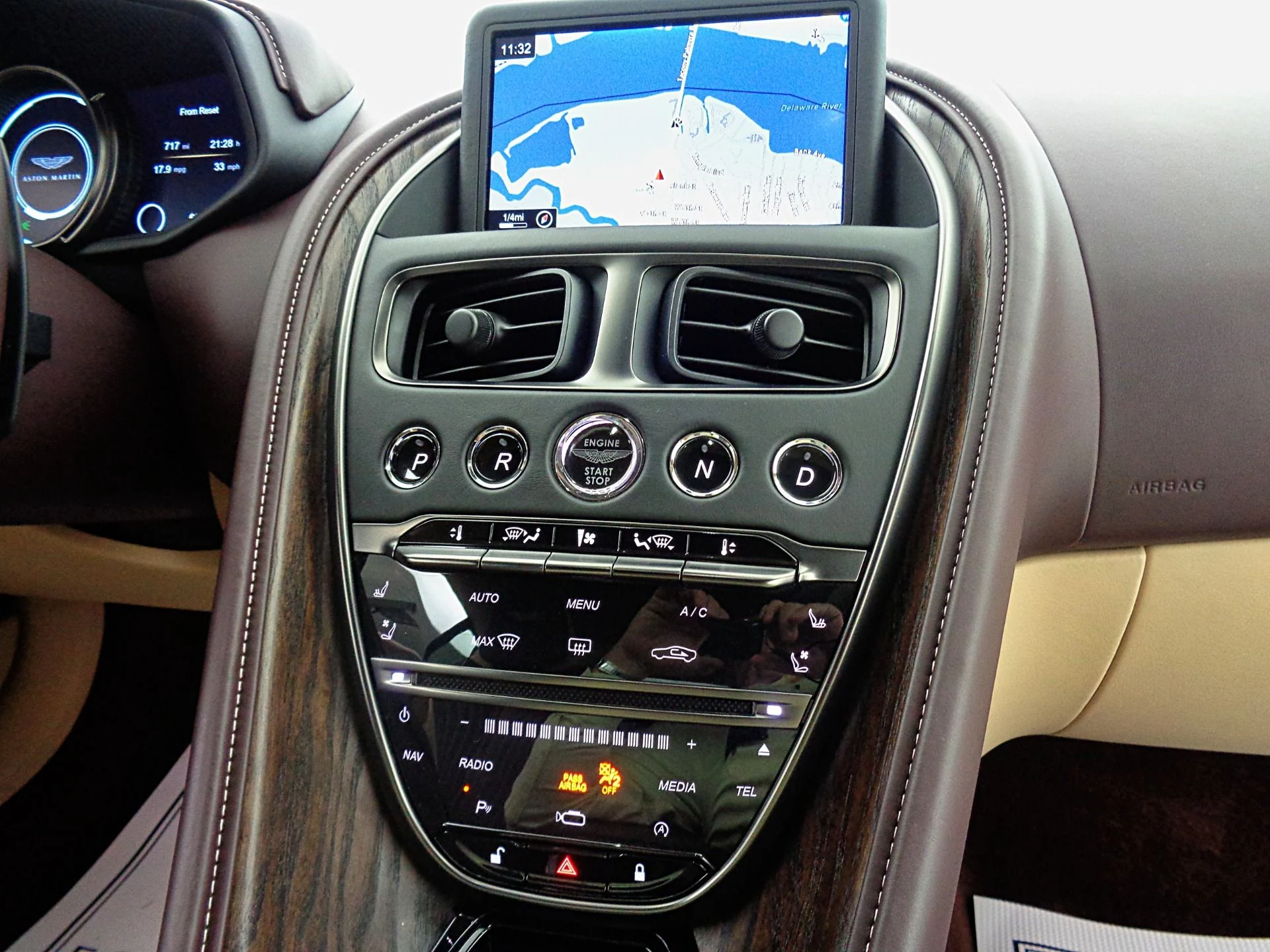 mph019_198624767_Used_2018_Aston_Martin_DB_11_V12_Coupe_062381263e