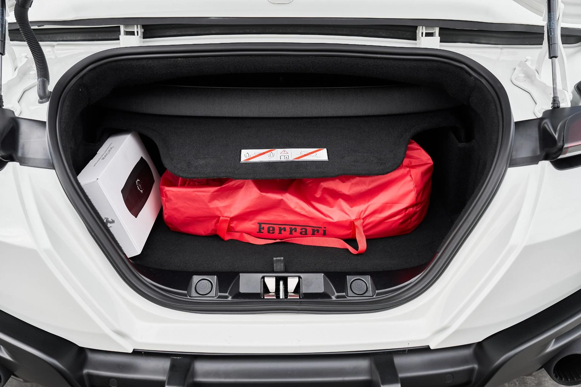 mph019_198681700_Used_2024_Ferrari_Roma_Base_1763170059_ff18d563e2