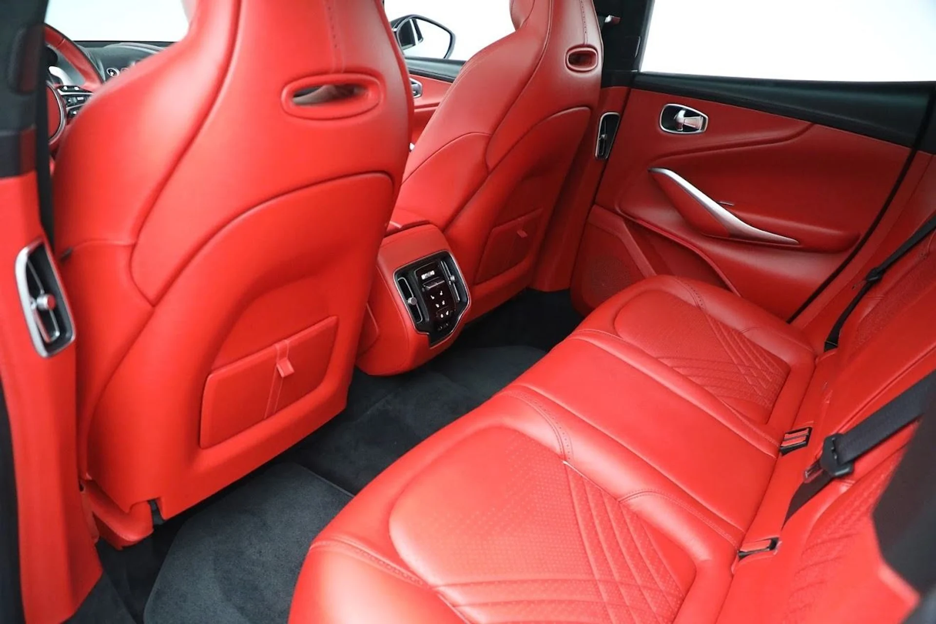 mph019_2009303659_Used_2021_Aston_Martin_DBX_1785417745_9fb58e31a9