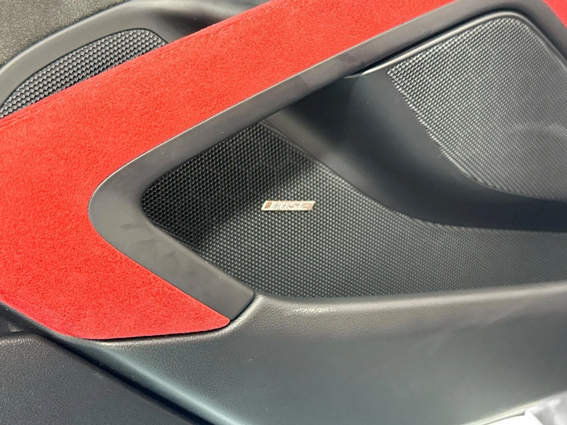 mph019_2010738155_Used_2018_Porsche_911_GT_2_RS_1784762975_7626855999