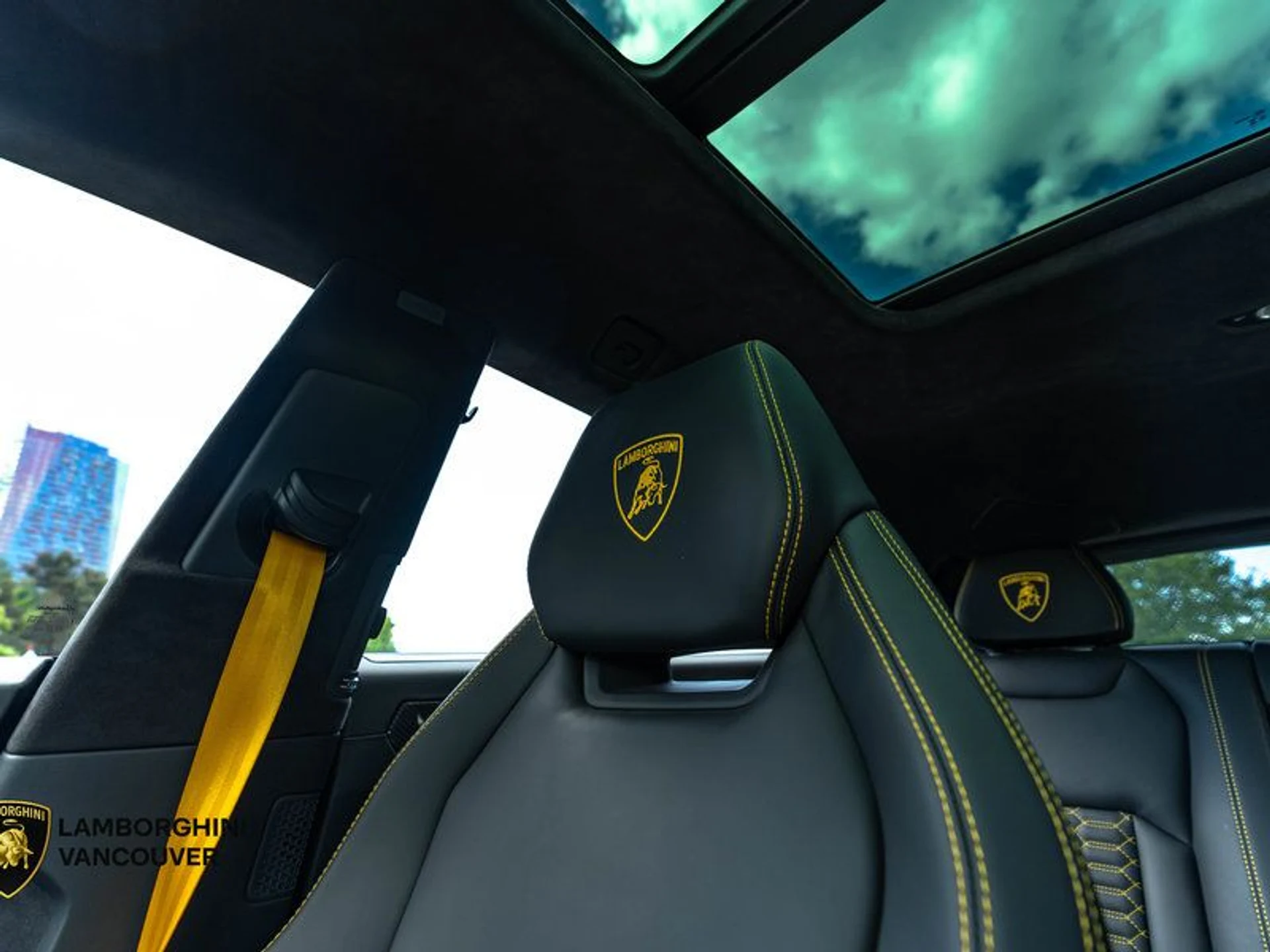 mph019_2012150648_38088919_02430_2024_lamborghini_urus_020_16ec6ad0dc