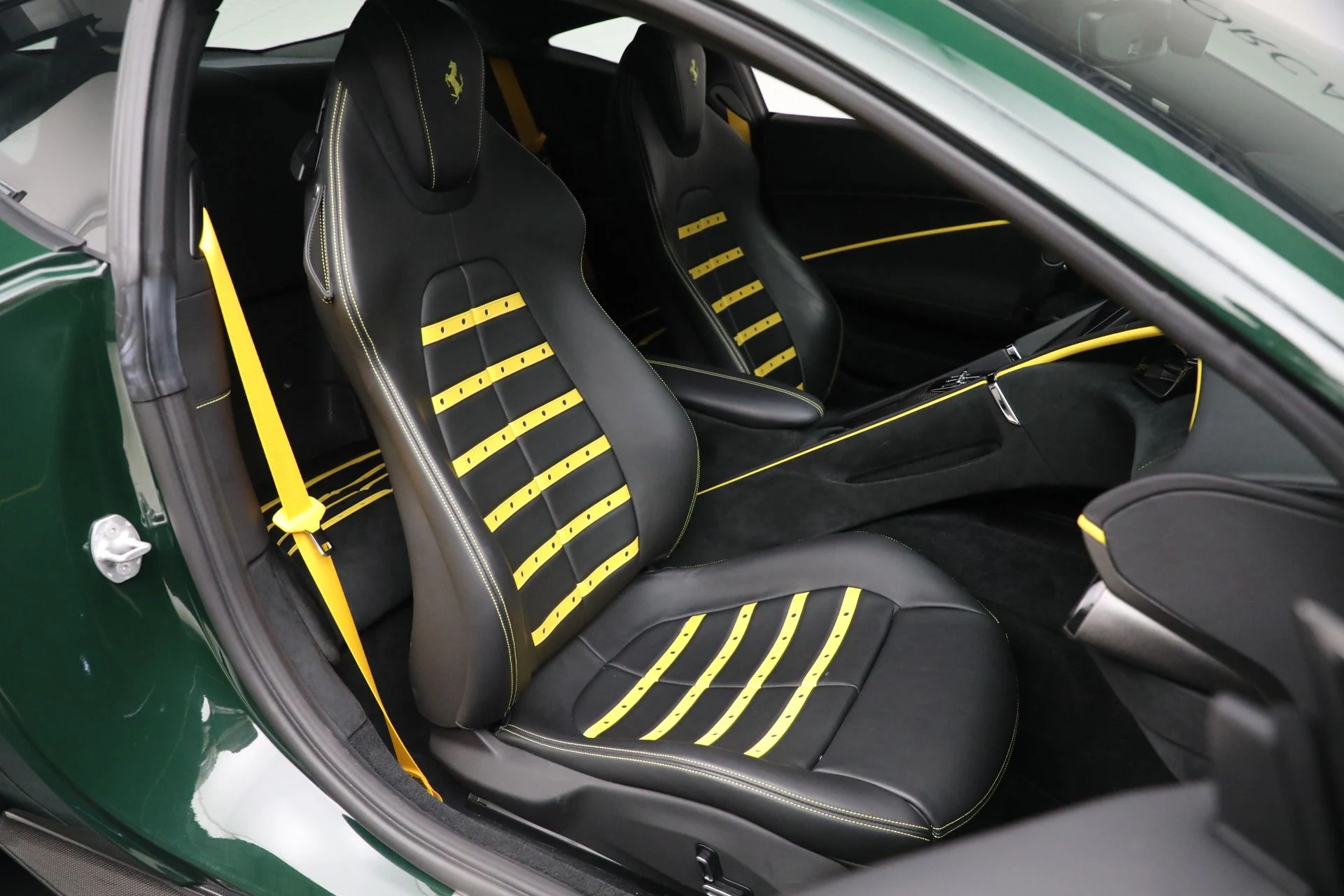 mph019_2014541423_Used_2023_Ferrari_Roma_255a14ebb6