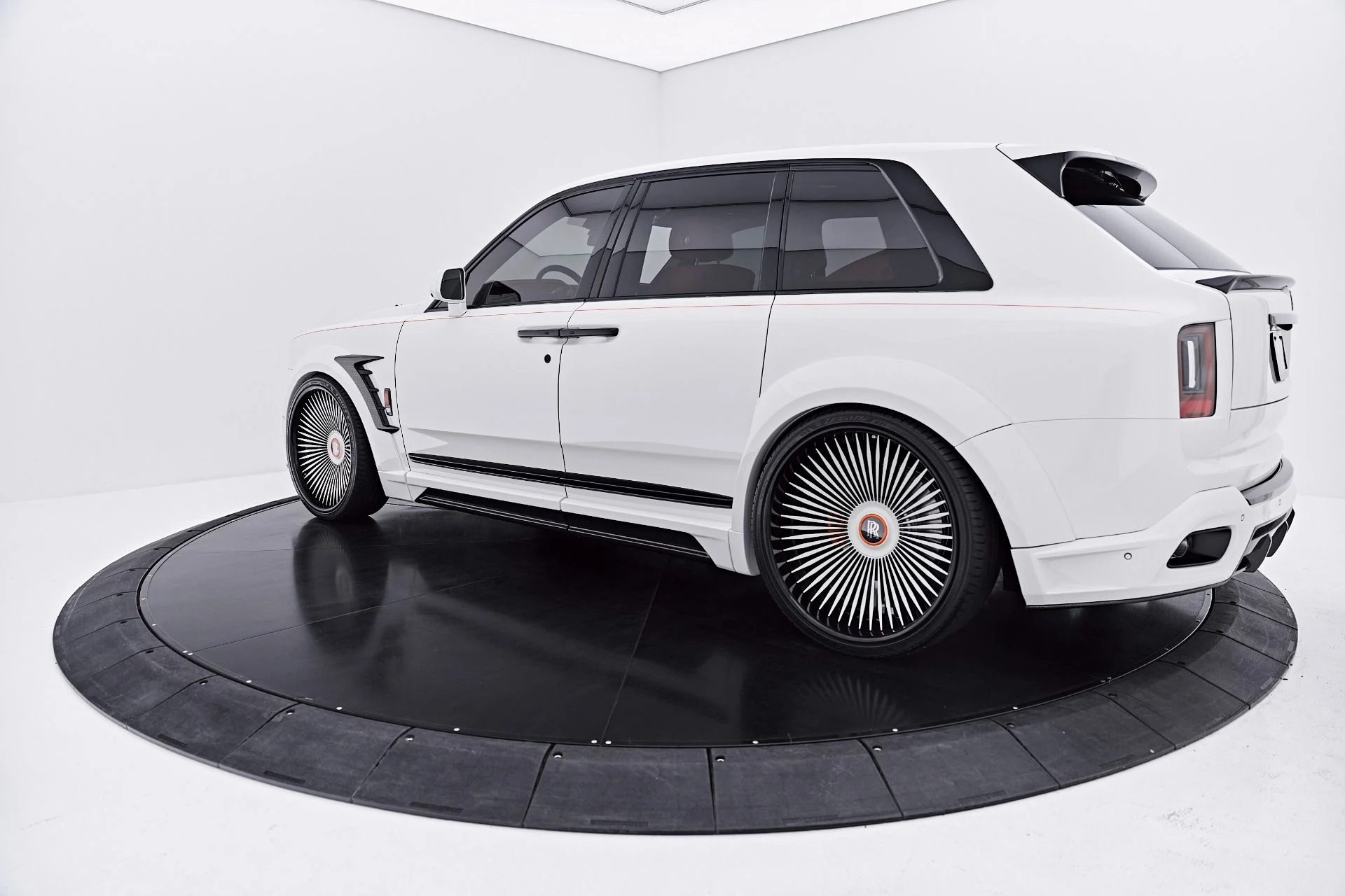 mph019_2015919310_Used_2026_Rolls_Royce_Cullinan_Base_1785200781_552141fd35
