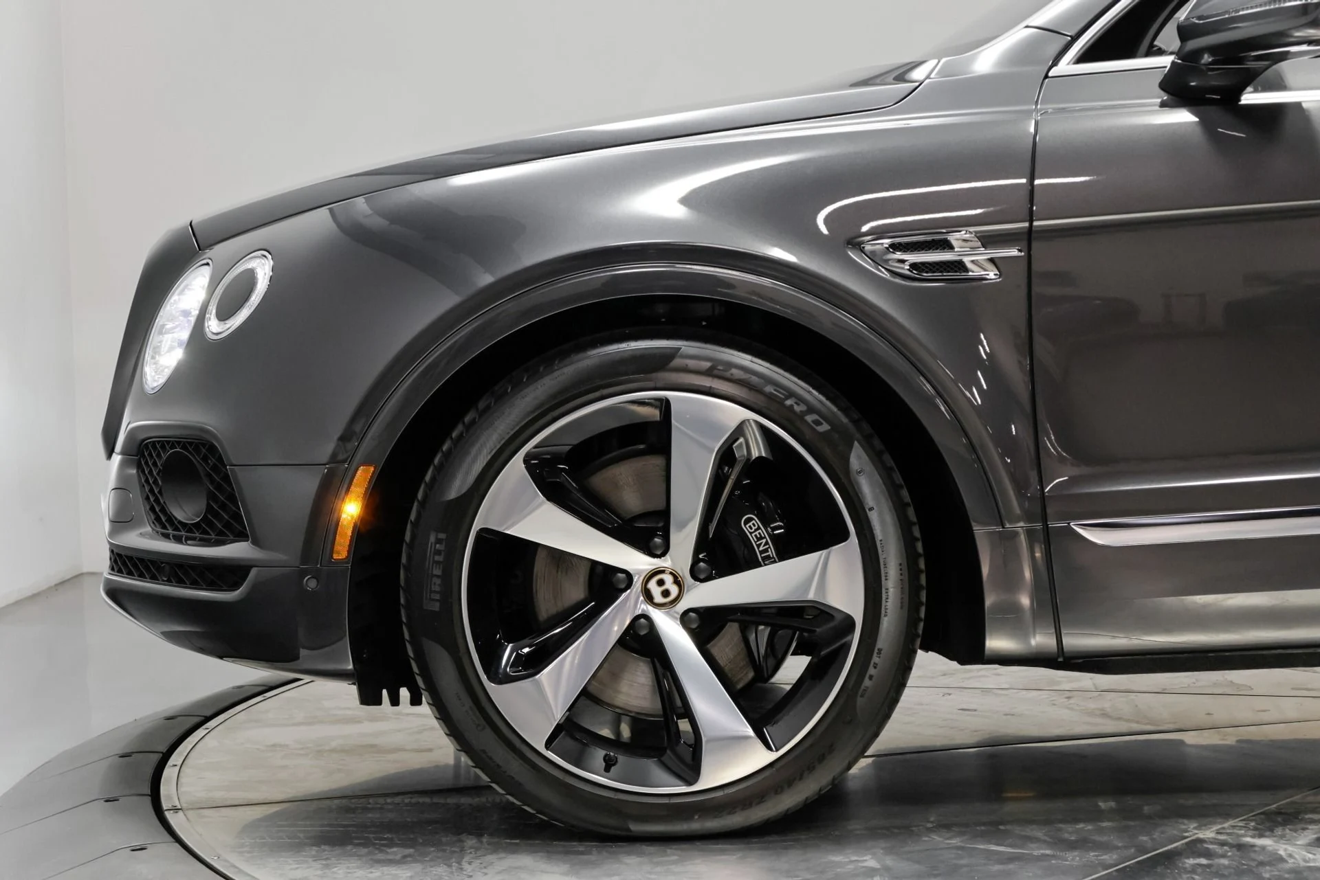 mph019_2017123653_Used_2020_Bentley_Bentayga_V8_1761664862_c5c95baa1d