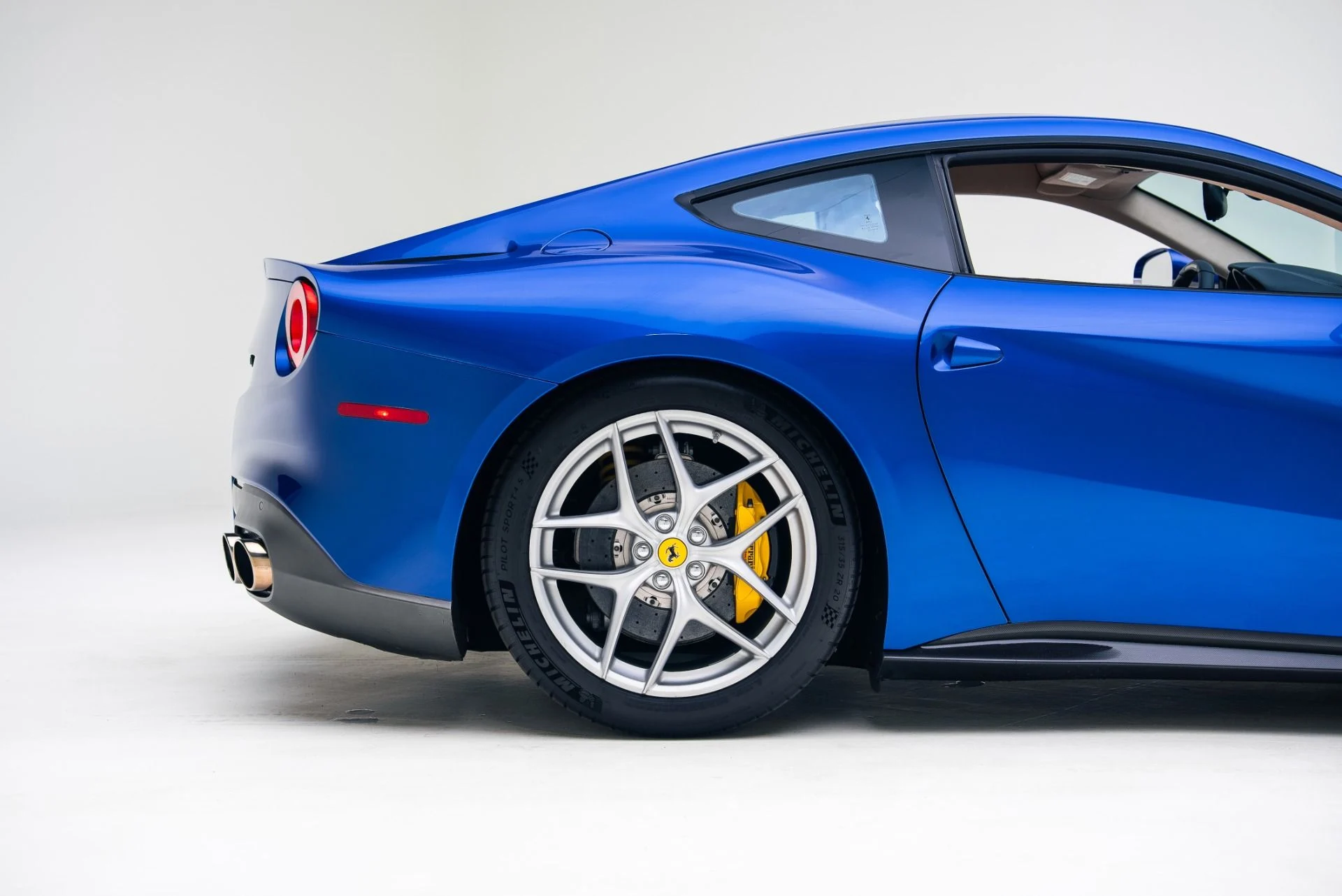 mph019_2018662932_Used_2016_Ferrari_F12berlinetta_1784927197_7f71db592c