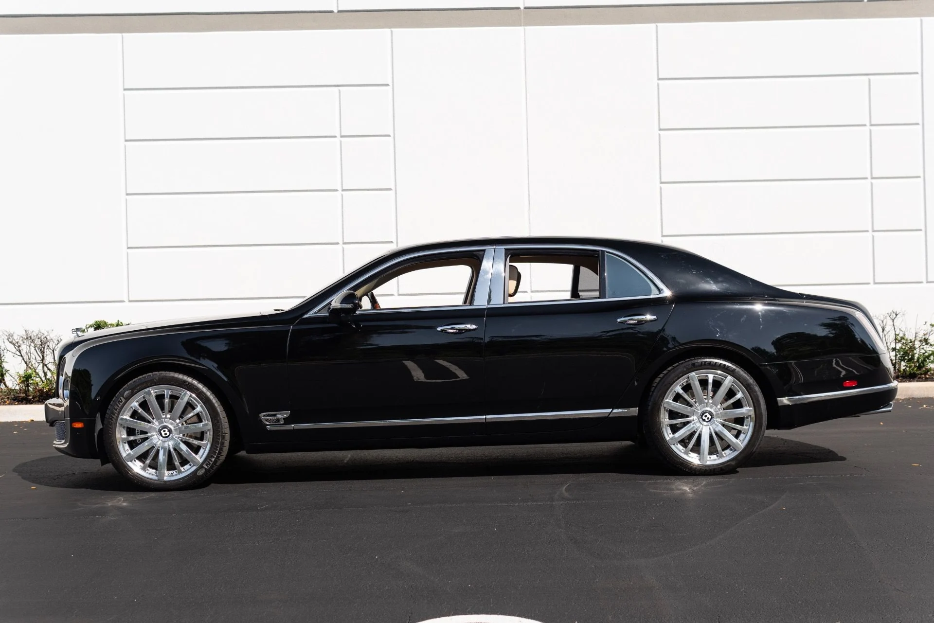 mph019_2029252784_Used_2014_Bentley_Mulsanne_1774576333_74fa625c60