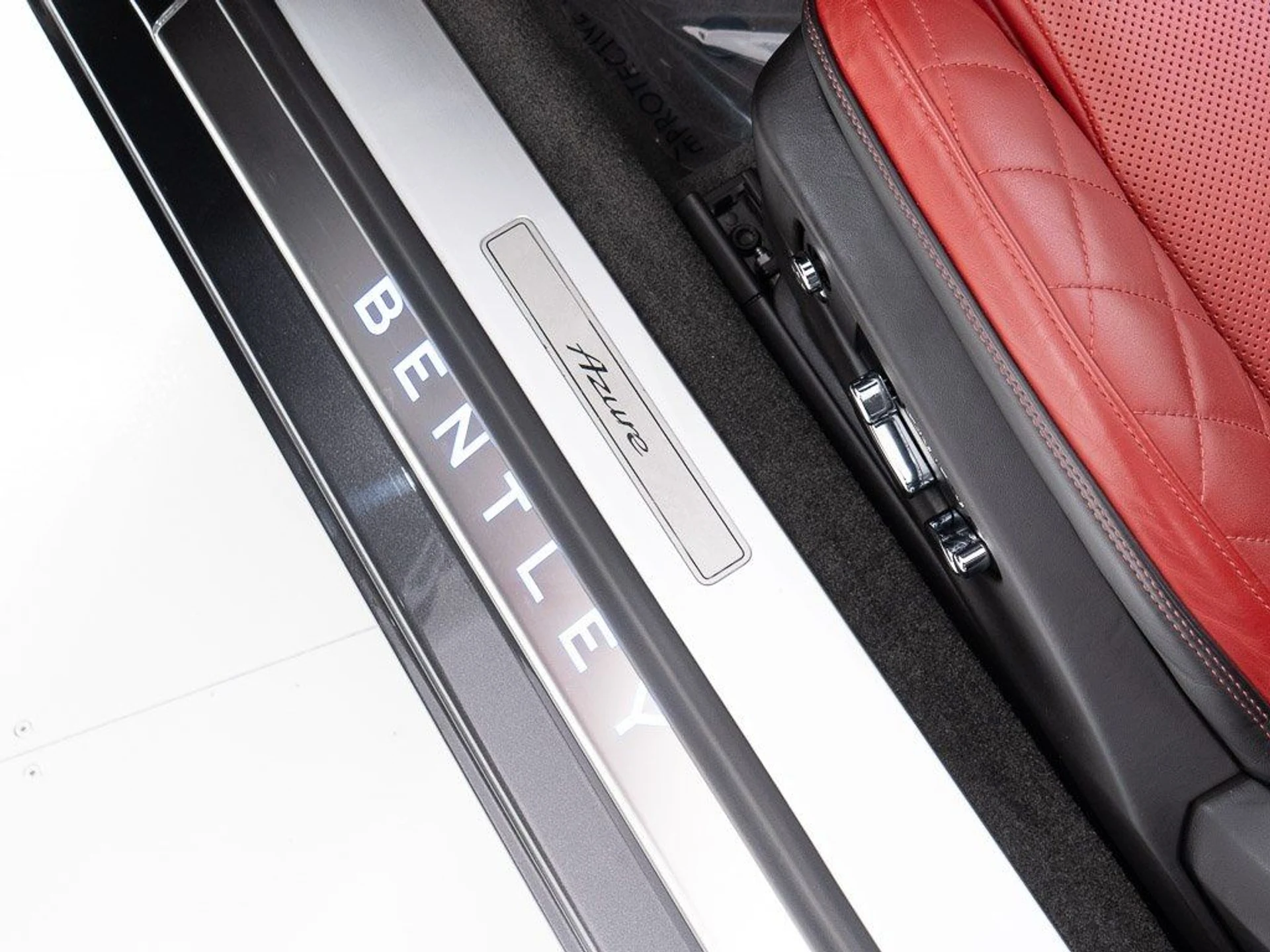 mph019_2032094492_ef54b2d3762a67461cb7b4a8e3156aa7_21d396d375