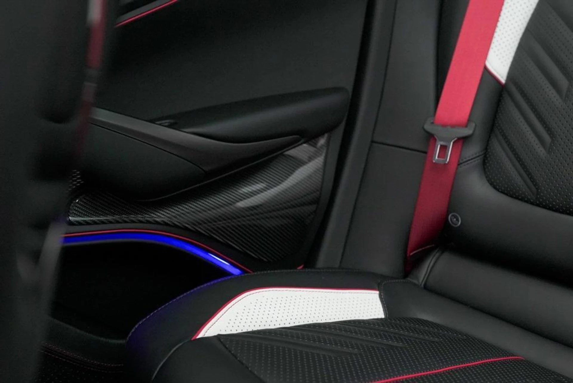 mph019_2035734084_C_Iv3dhq_H_Ty8sm_ZJPE_UCP_io_XRE_c94fb1868a